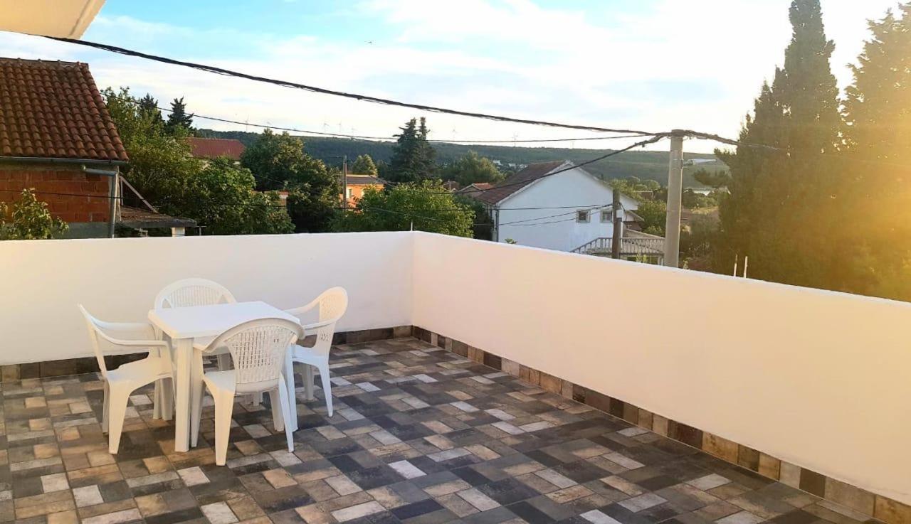 Apartment with Sea View - Photo 8