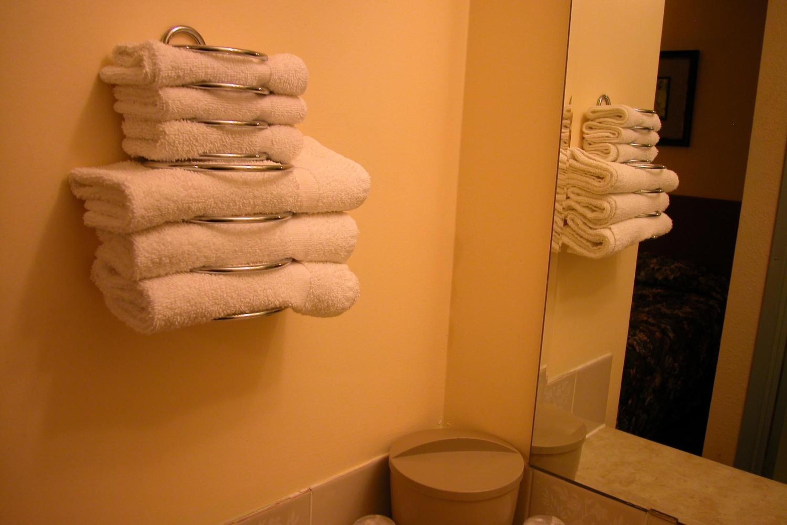 King Bed Room with Jacuzzi photo 3