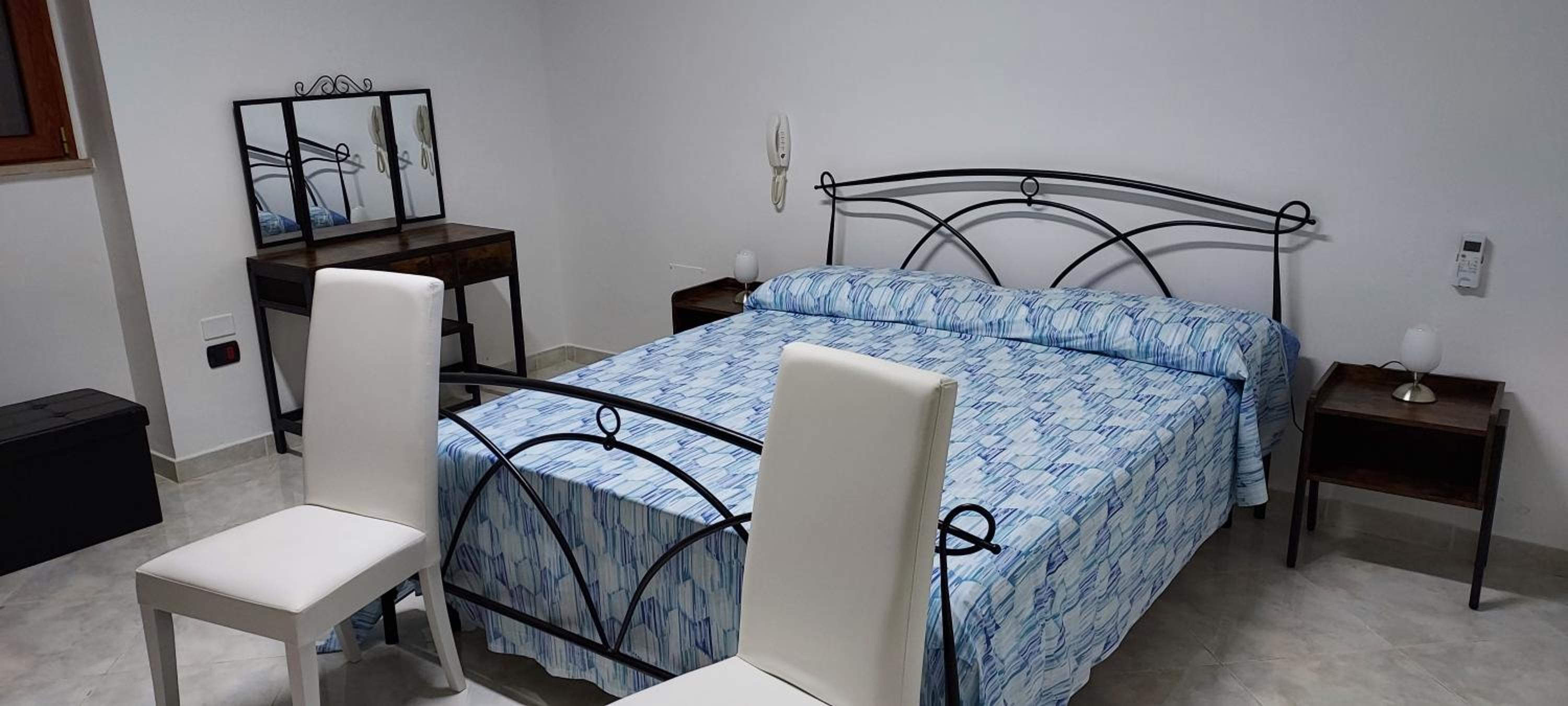 One-Bedroom House photo 1
