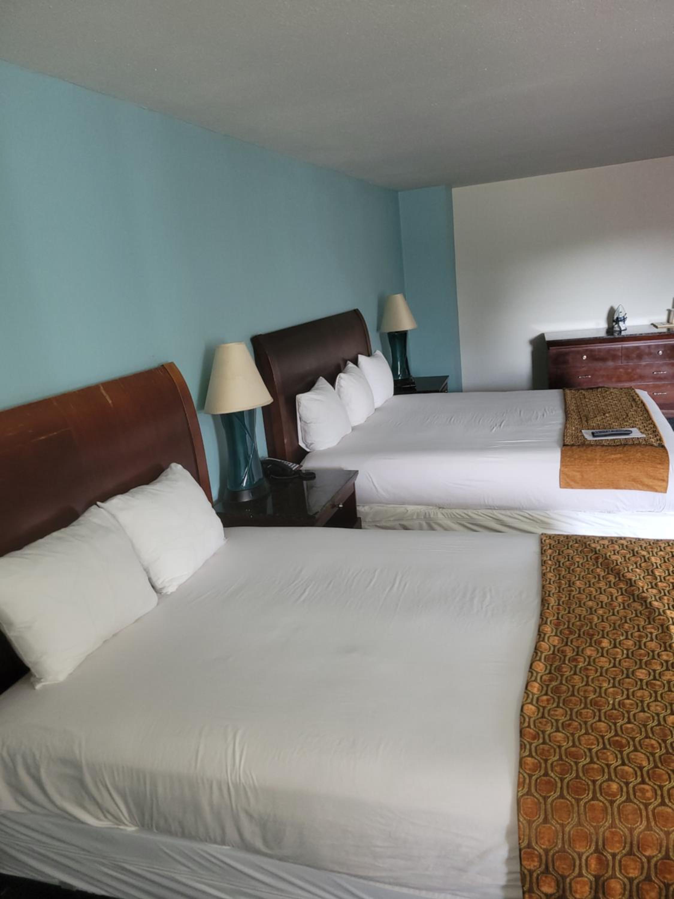 1 King Bed & 2 Queen Beds Non - Smoking photo 3