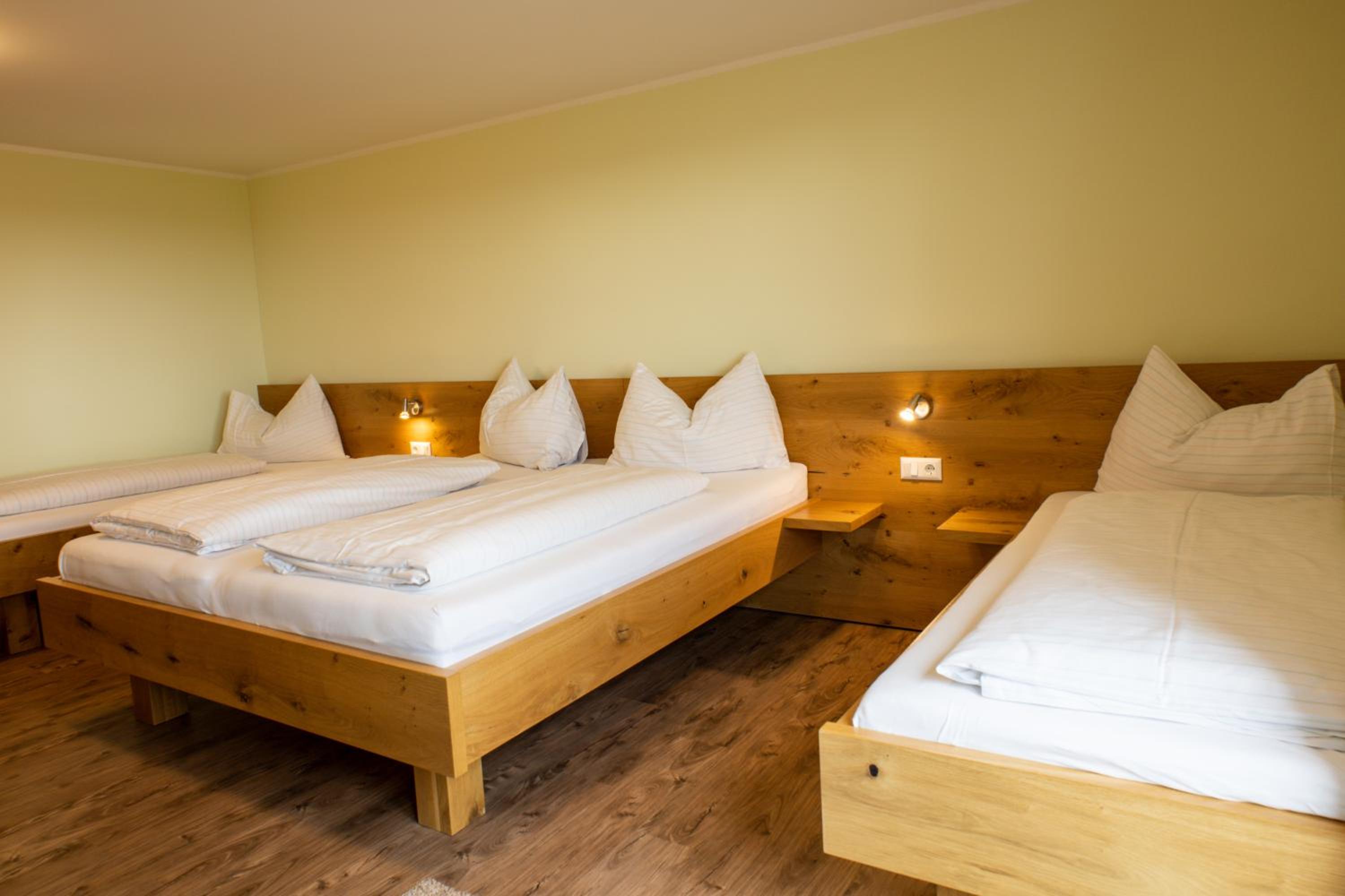 Quadruple Room - Photo 1