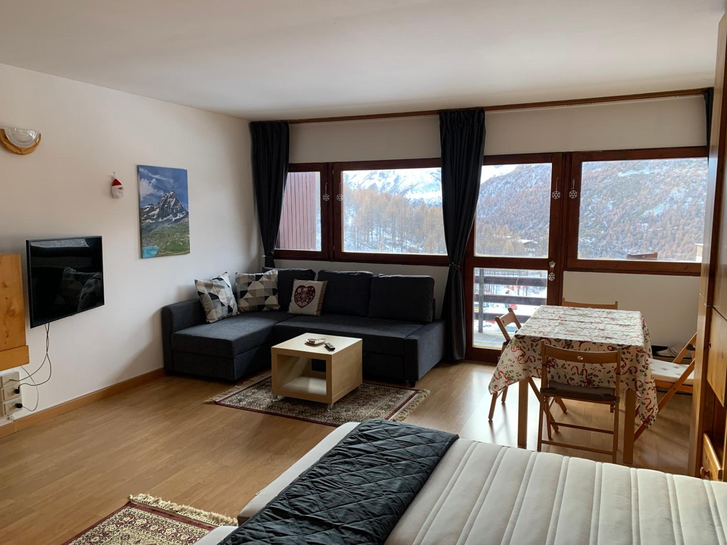 Apartment with Mountain View photo 1
