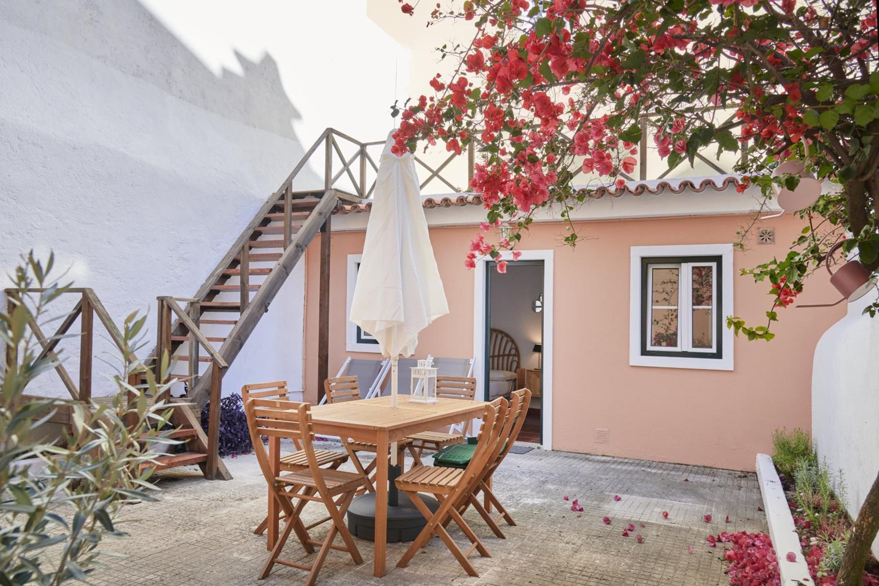 Apartment with Terrace - Photo 18