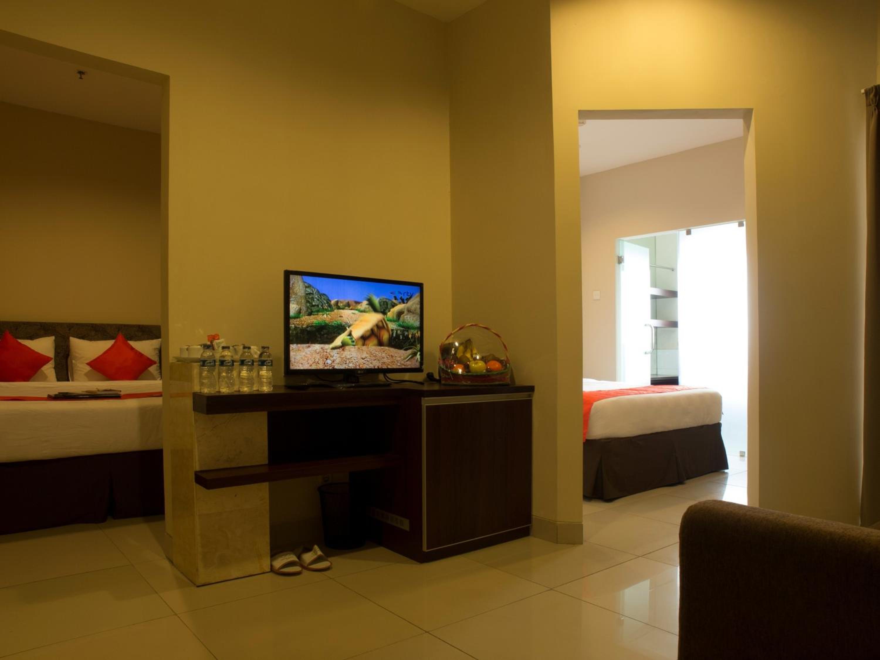 Two-Bedroom Apartment - Photo 2