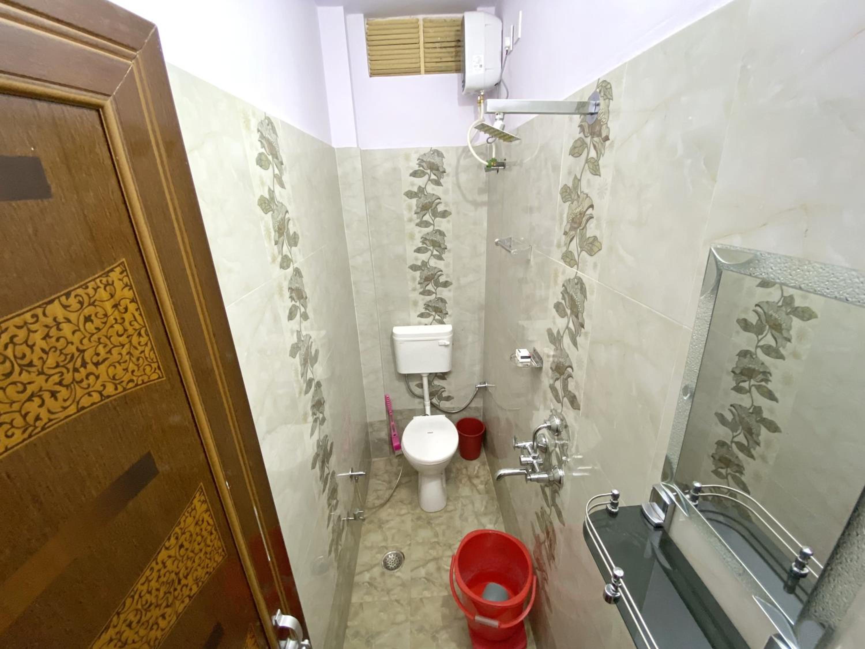 Double Room with Private External Bathroom photo 2