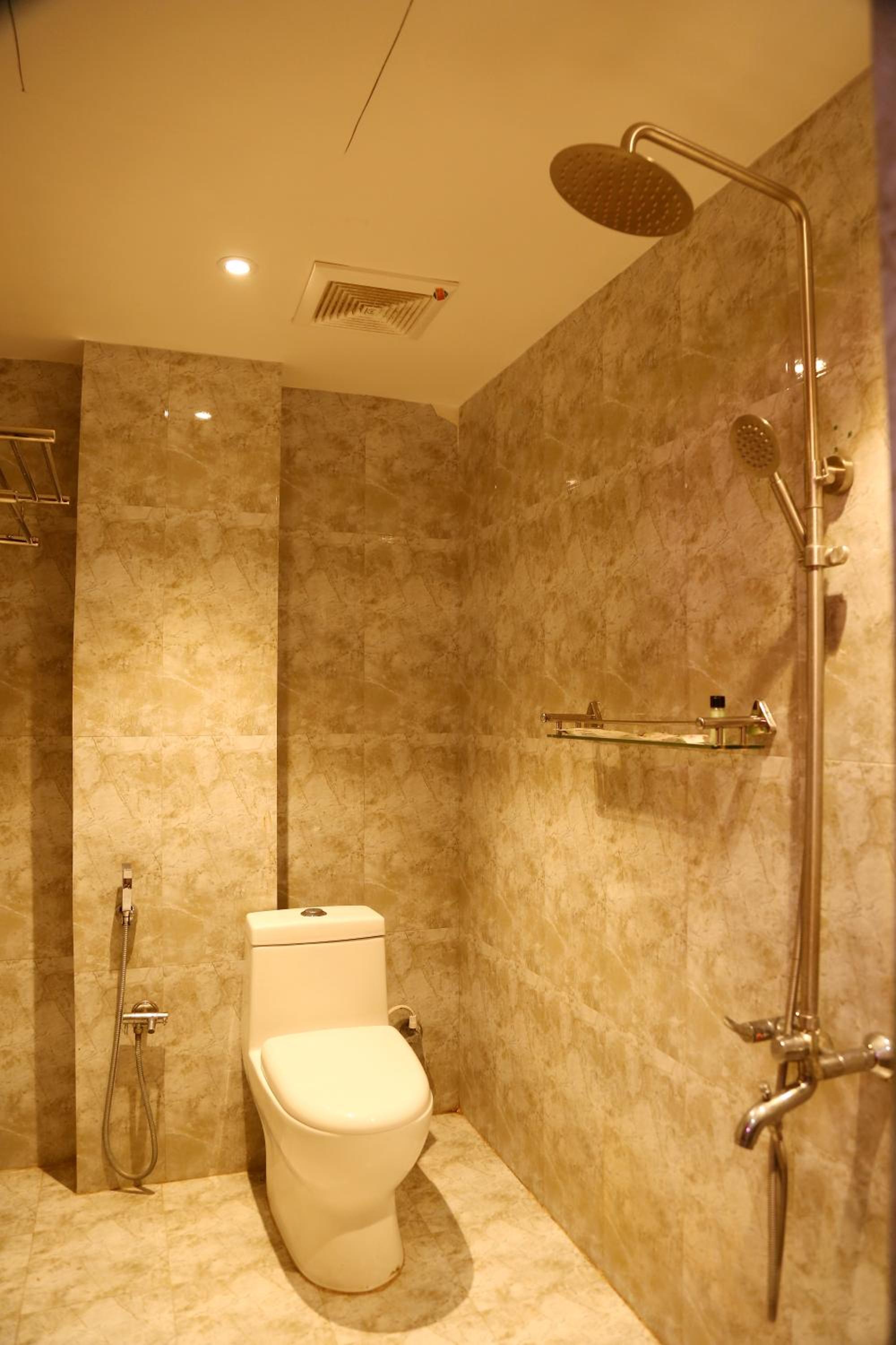 Family Room - Photo 2