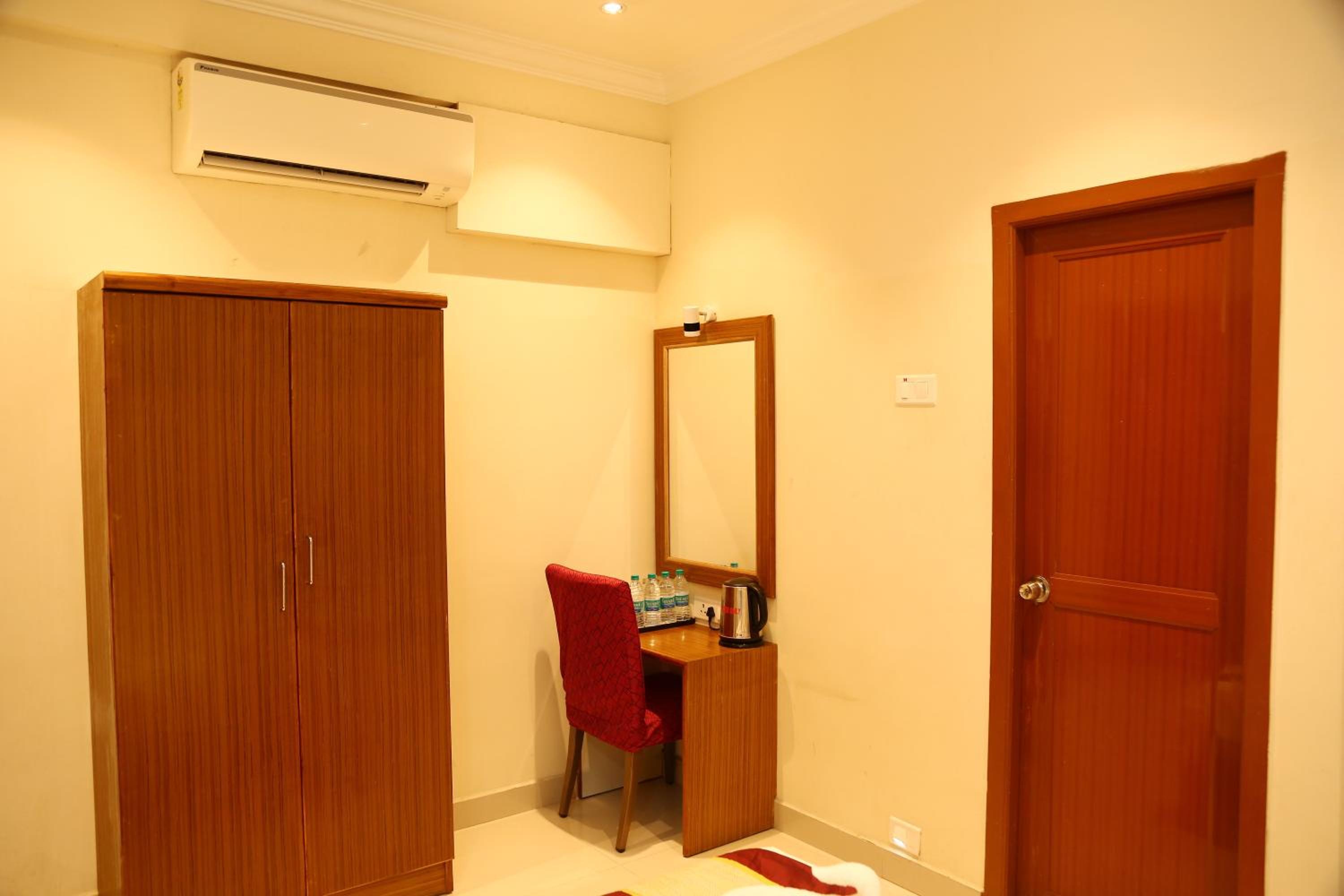 Family Room - Photo 7