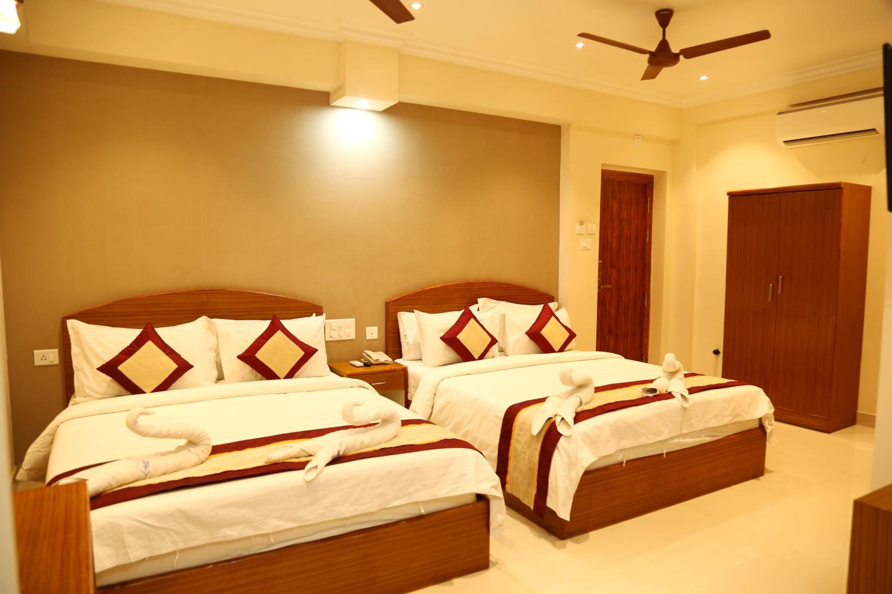 Family Room - Photo 3