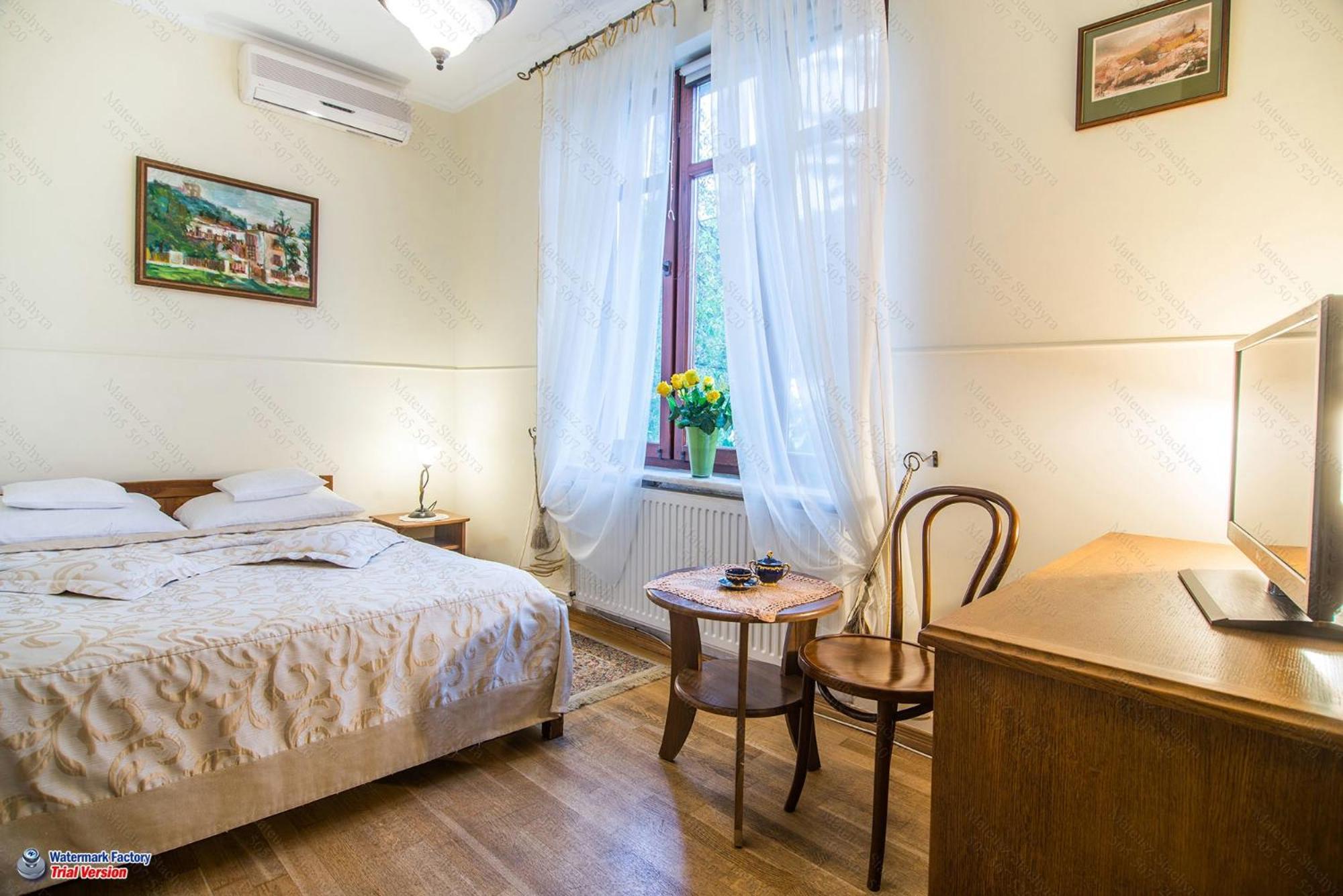Small Double Room photo 2