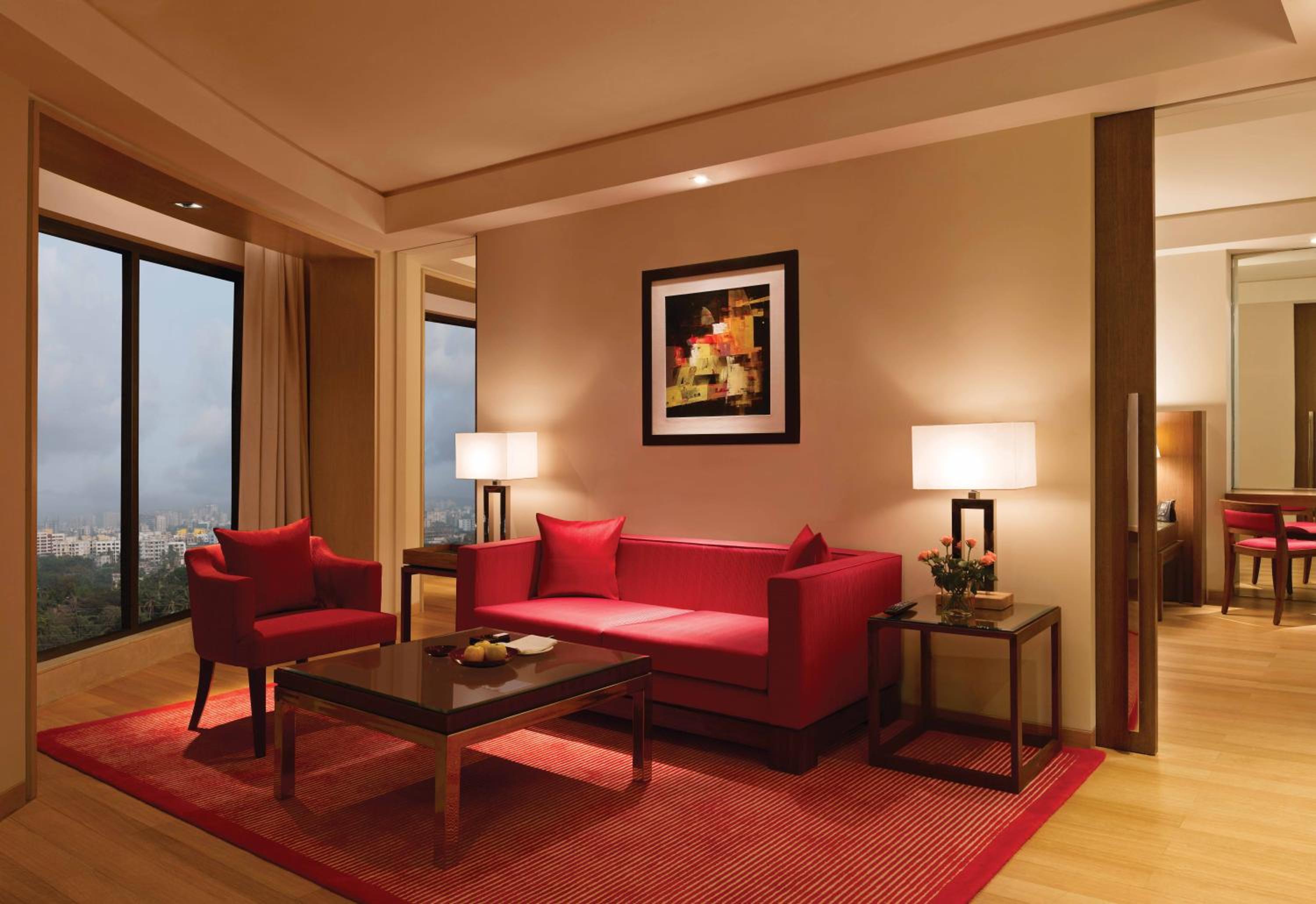 Deluxe Suite With Two Ways Airport Transfers and Lounge Access photo 2