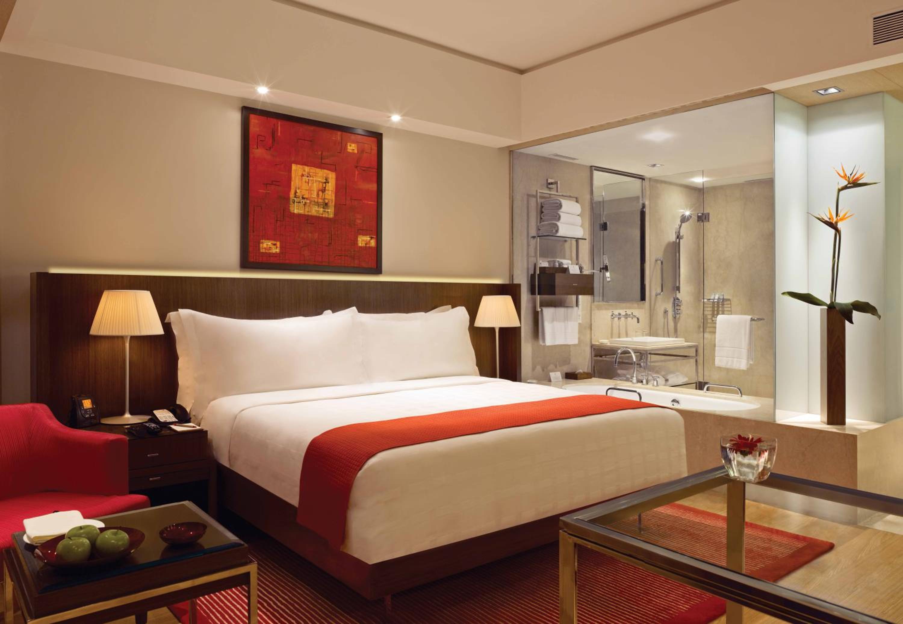 Trident Club Room King Bed With One Way Airport Transfer and Lounge Access - Photo 3