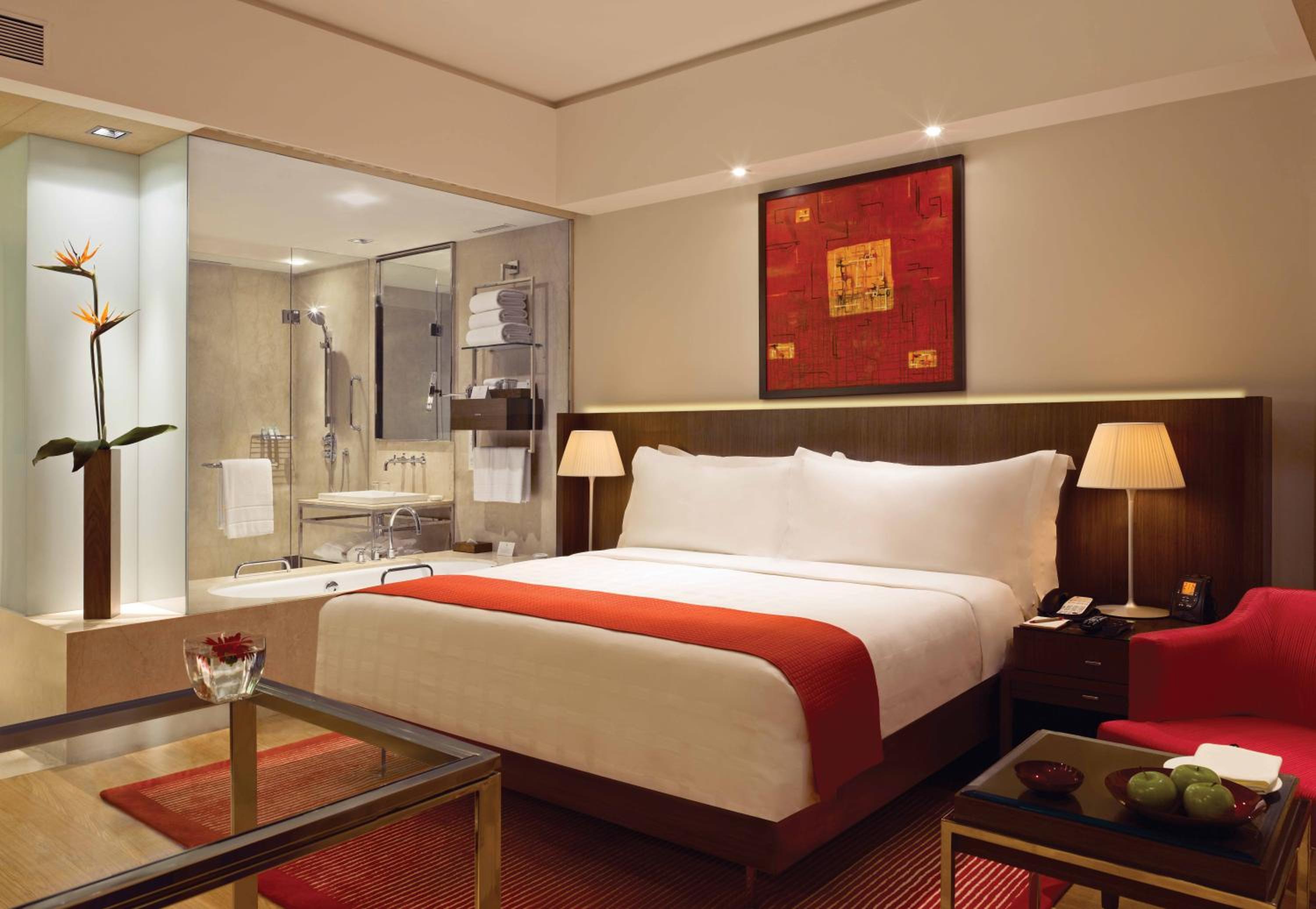 Trident Club Room King Bed With One Way Airport Transfer and Lounge Access - Photo 2