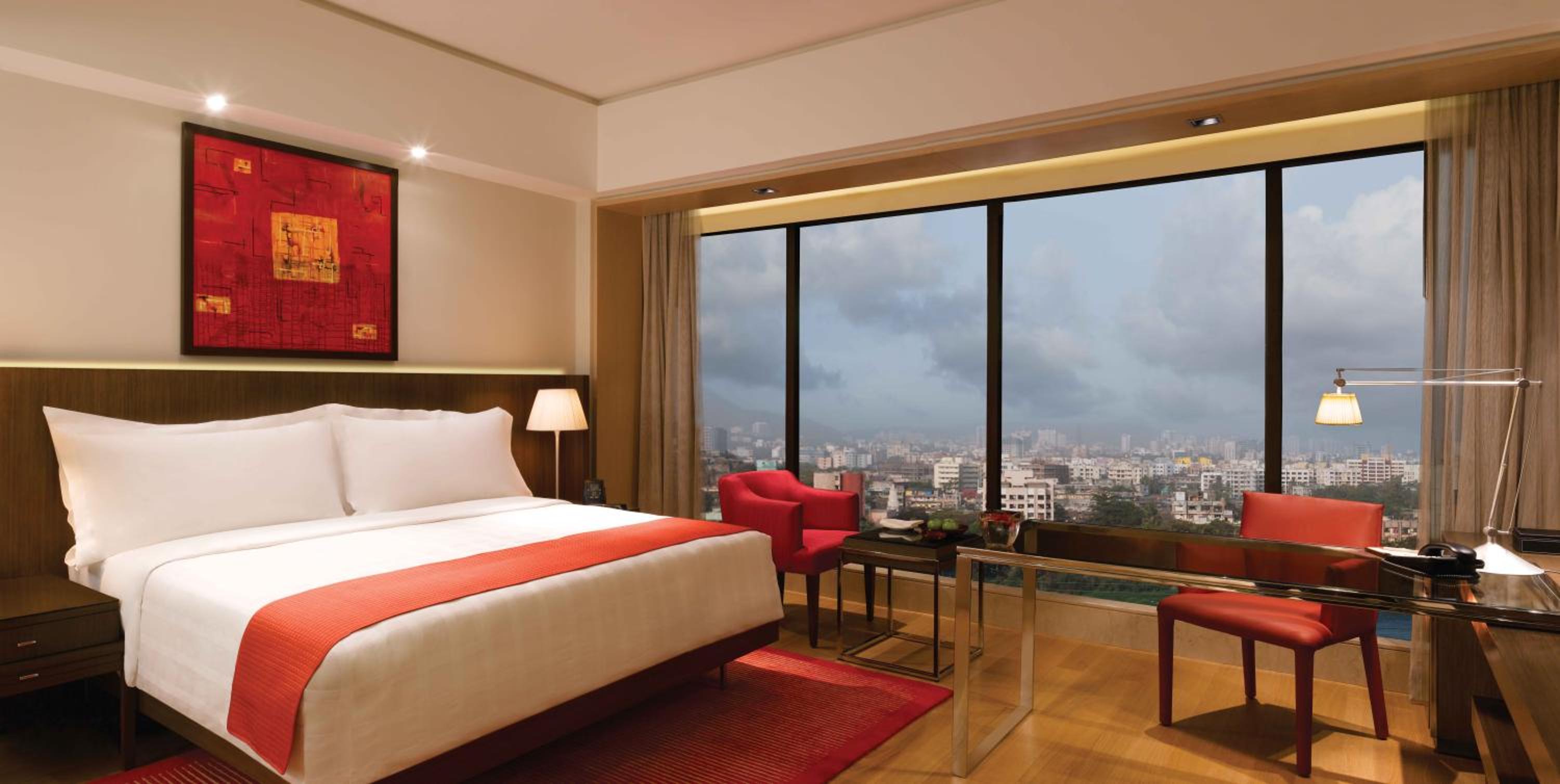 Trident Club Room King Bed With One Way Airport Transfer and Lounge Access - Photo 8