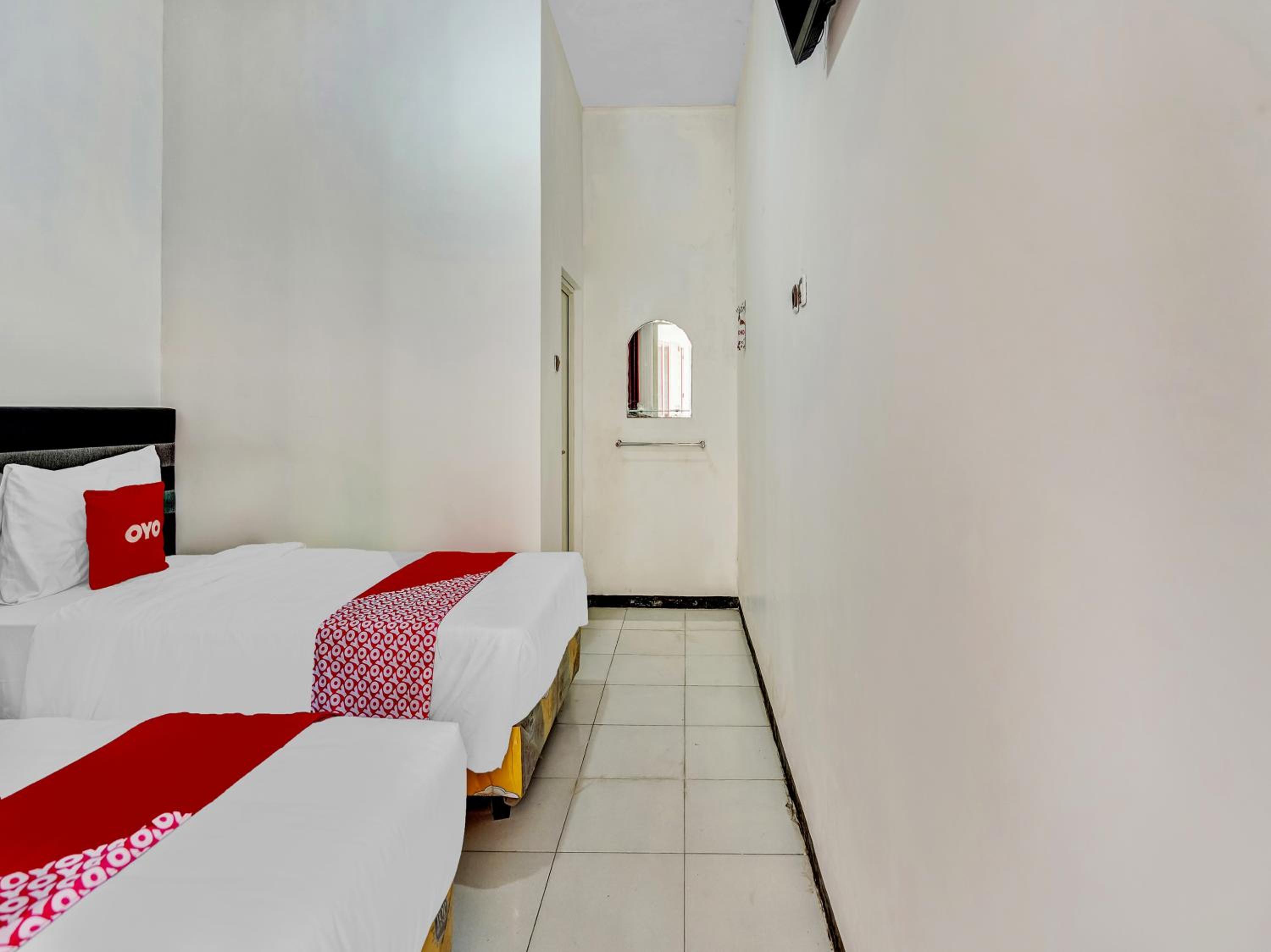 Standard Twin Room - Photo 8