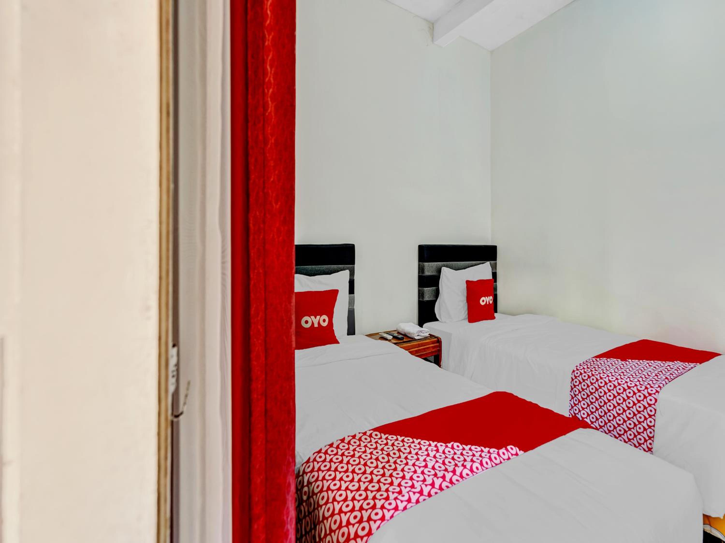 Standard Twin Room - Photo 9