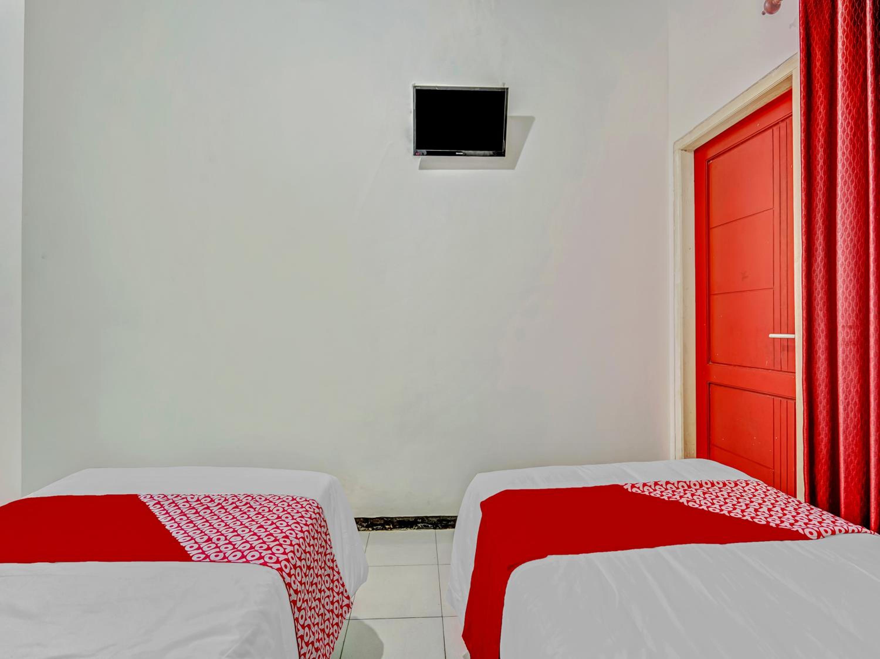 Standard Twin Room - Photo 4