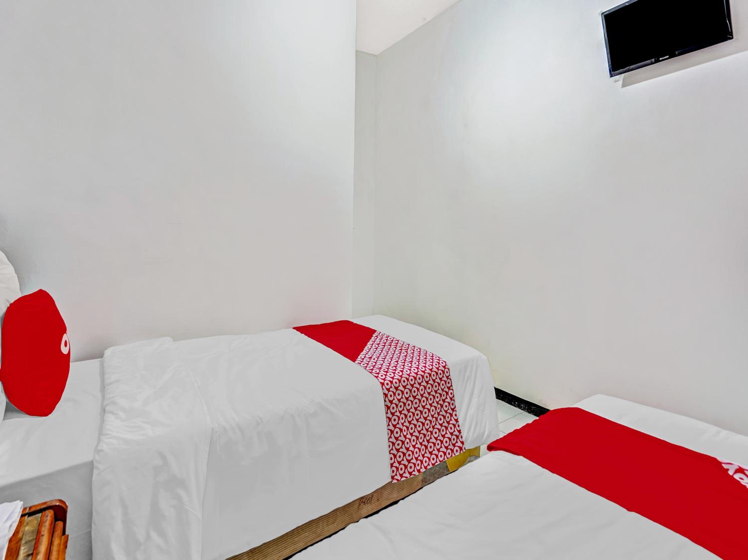 Standard Twin Room - Photo 3