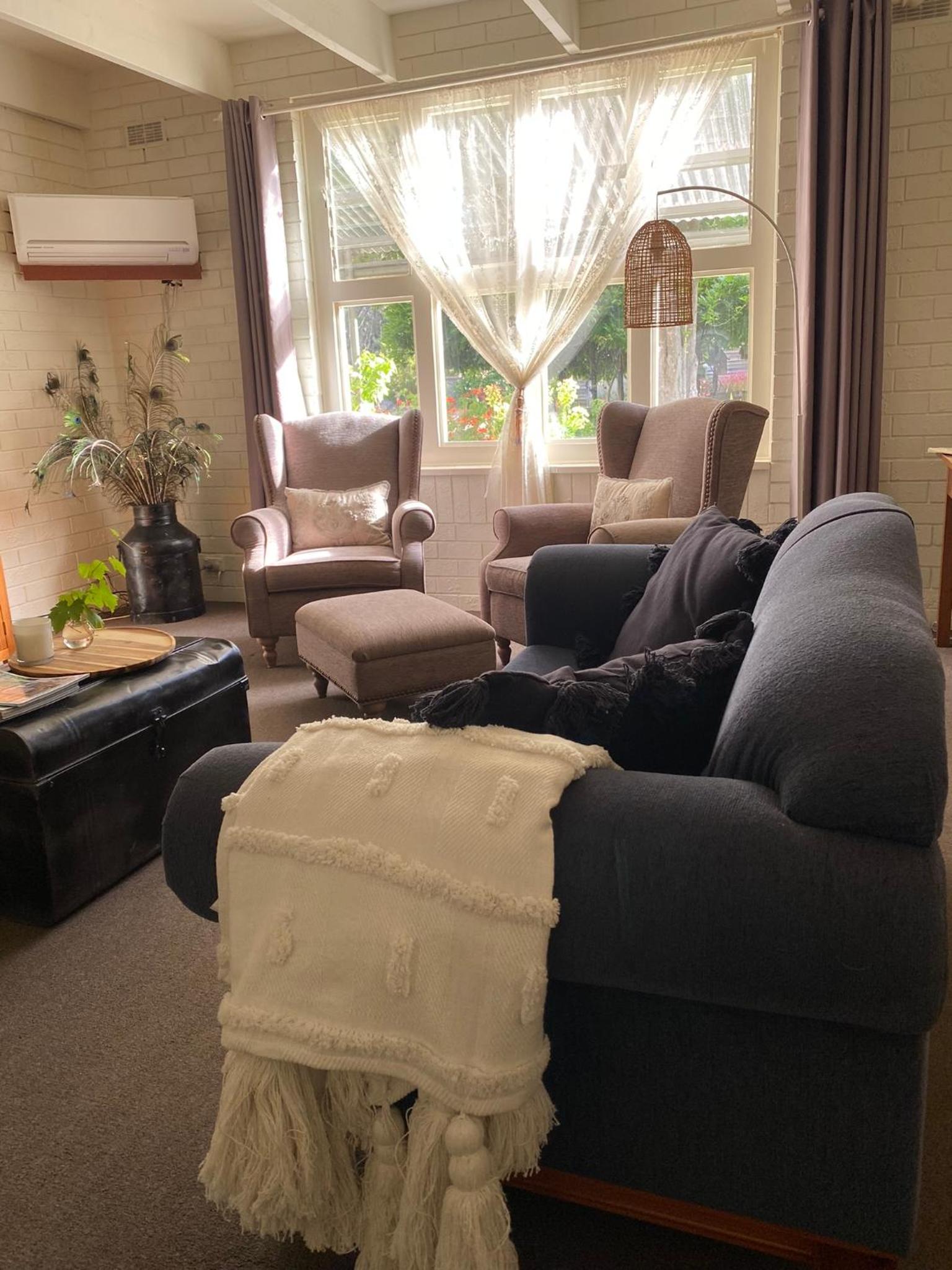Family Room with Private Bathroom photo 3