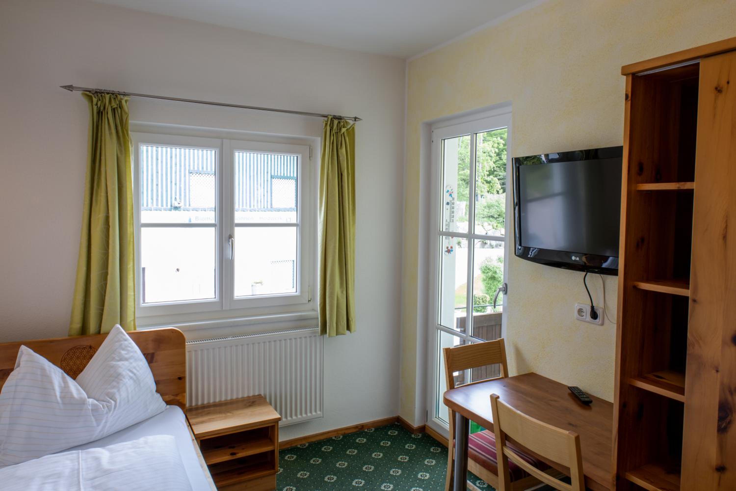Double Room - Photo 5