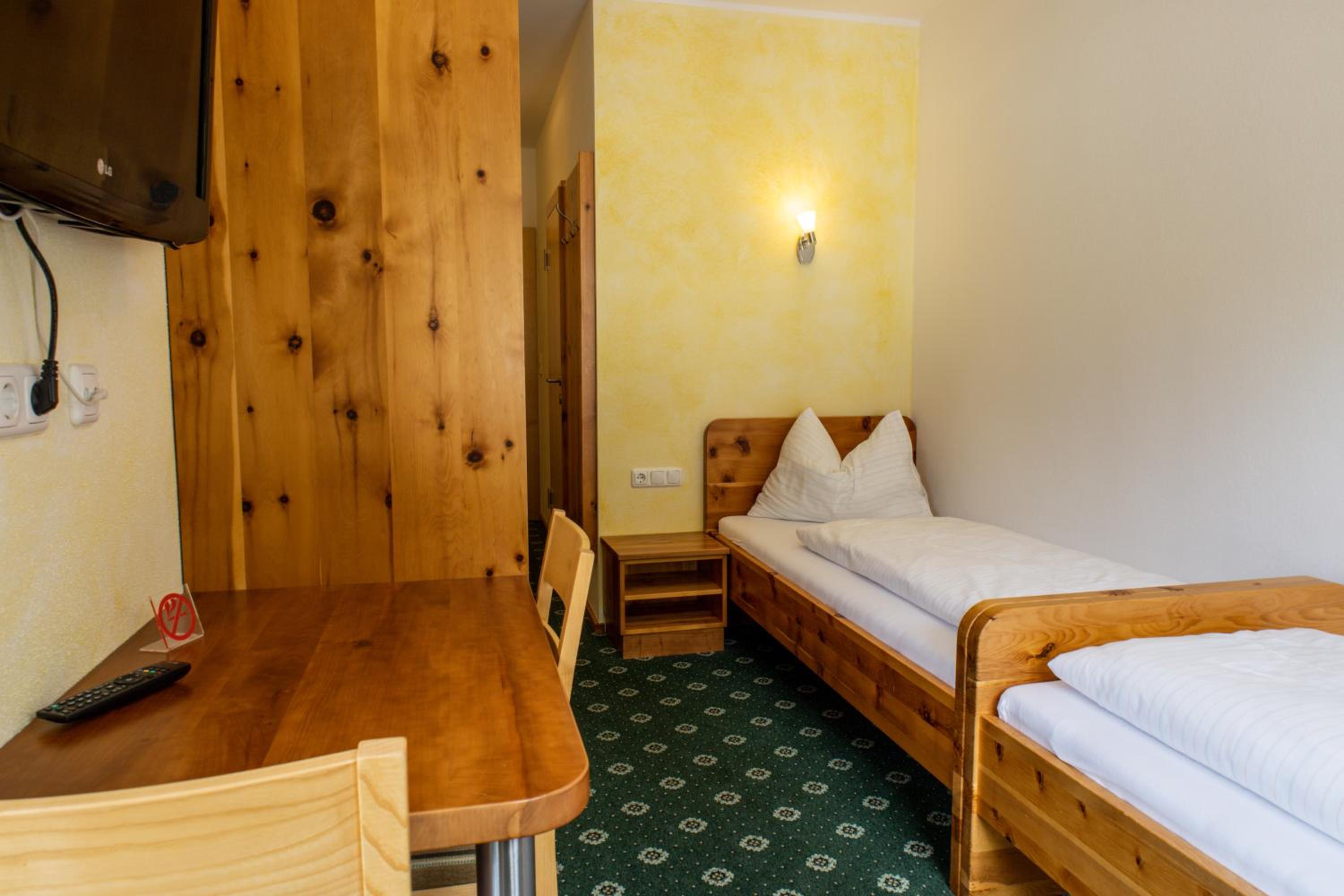 Double Room - Photo 8