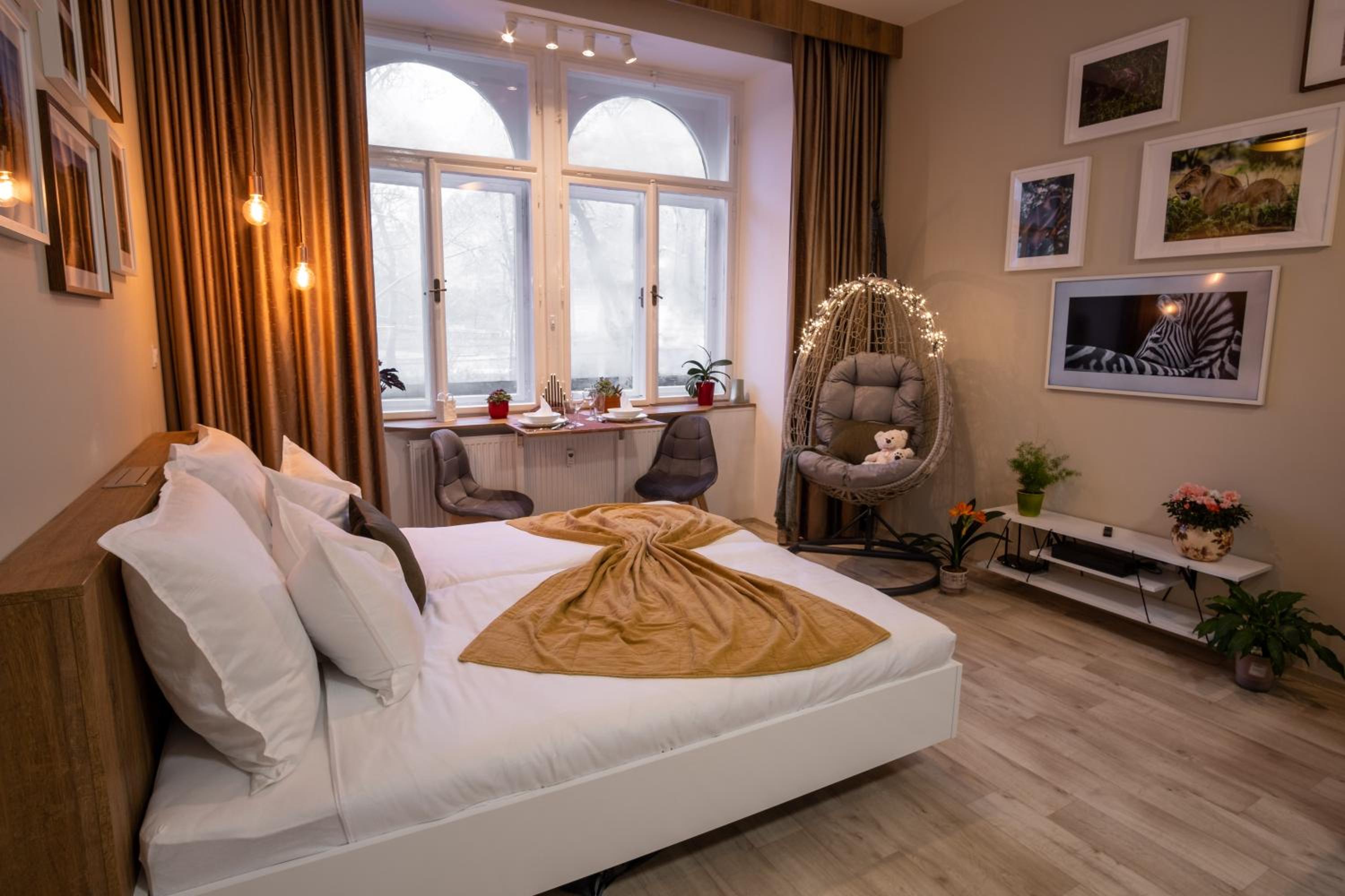 One-Bedroom Apartment - Photo 8