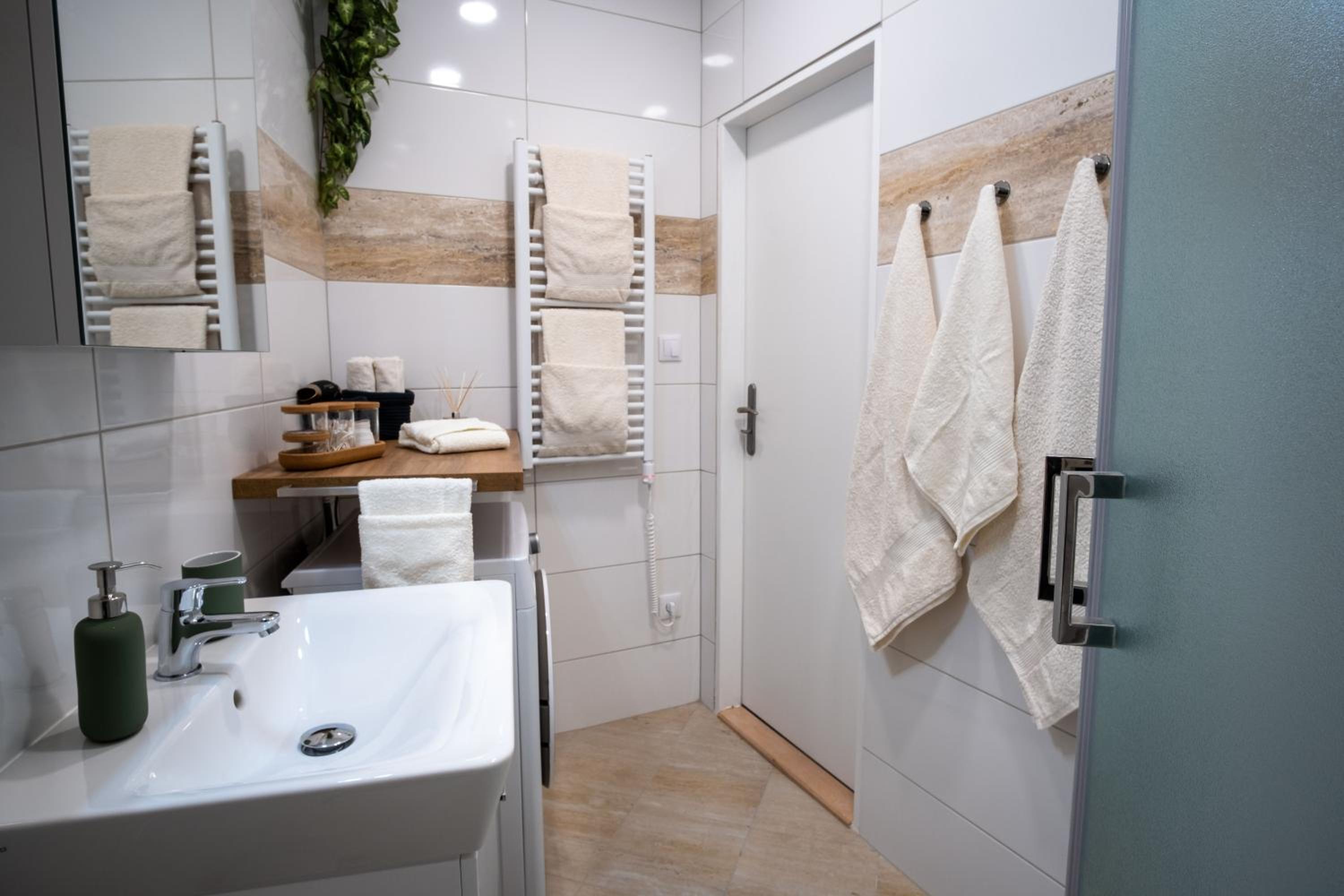One-Bedroom Apartment - Photo 14