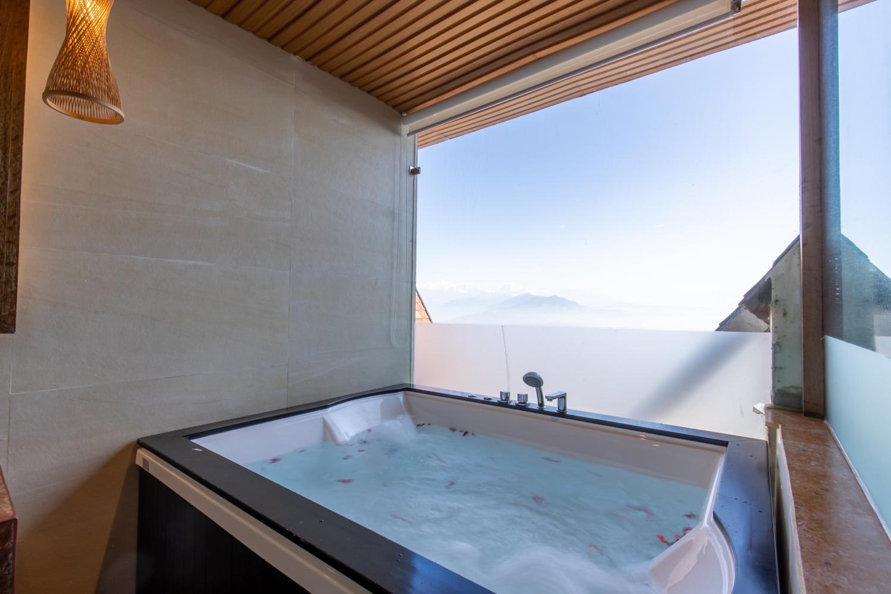 Executive Suite- 10% off on Food and Beverages, 20% off on Spa - Photo 7