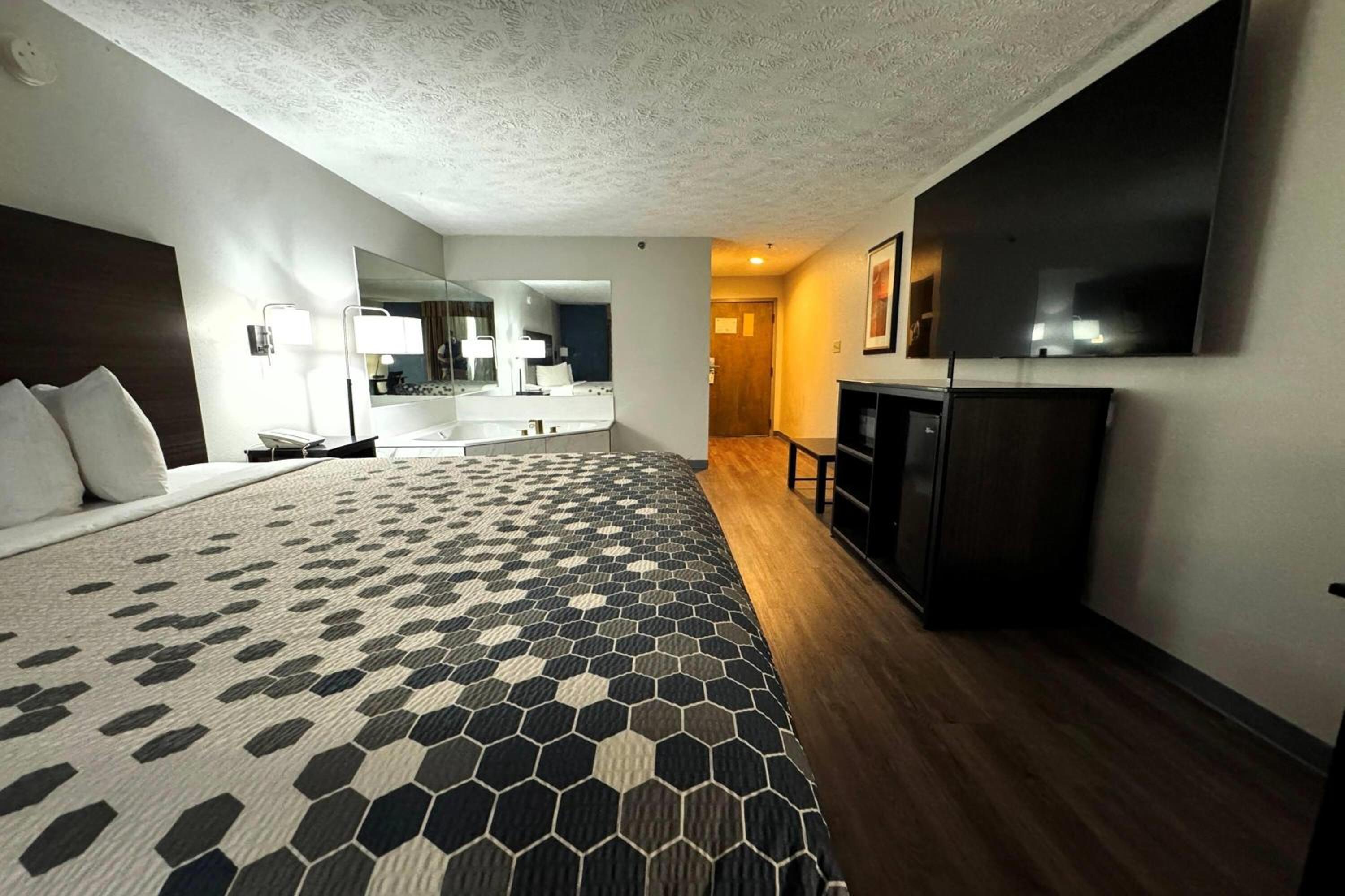 King Room with Jetted Tub - Non-Smoking