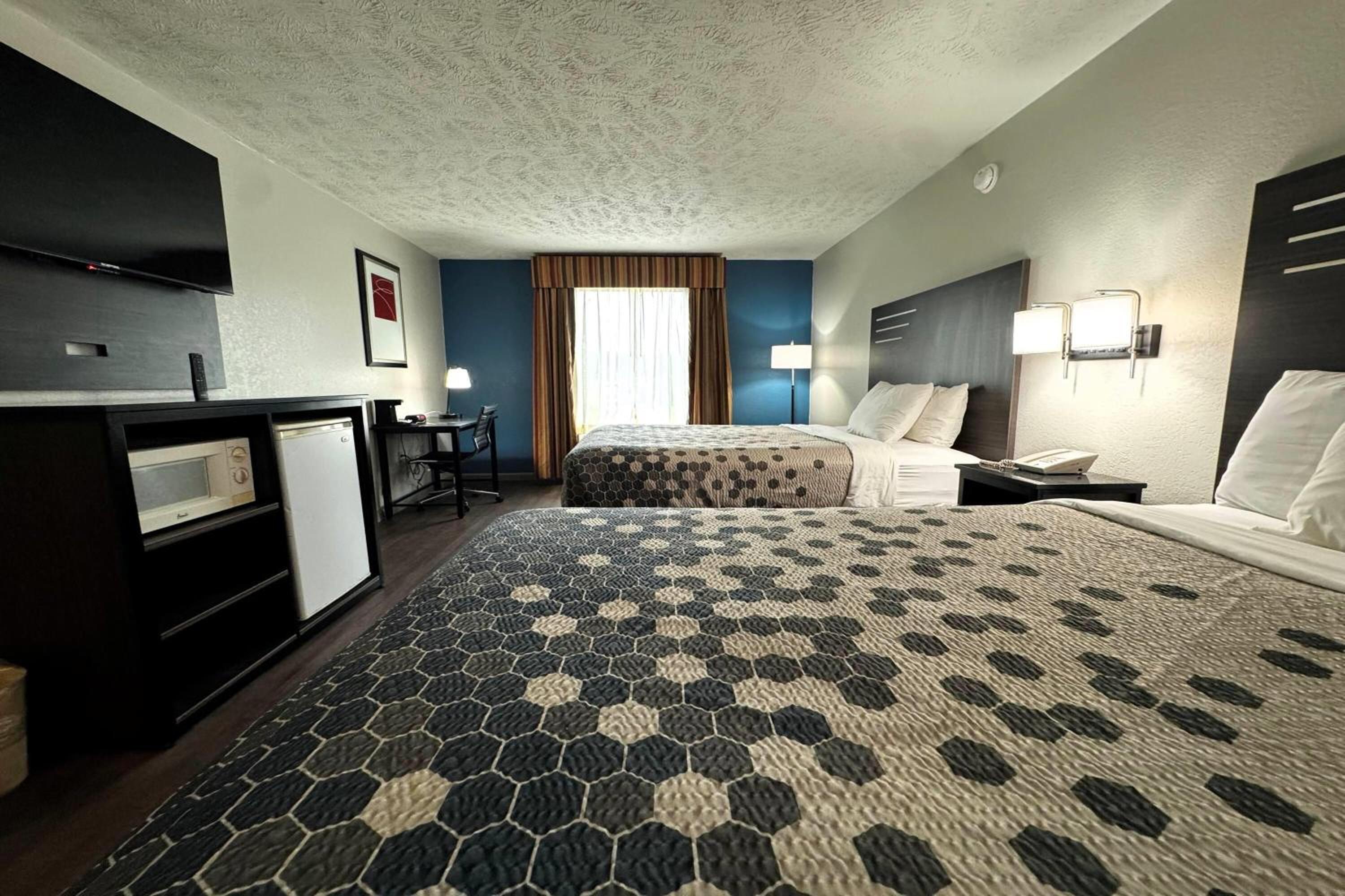 Queen Room with Two Queen Beds - Smoking
