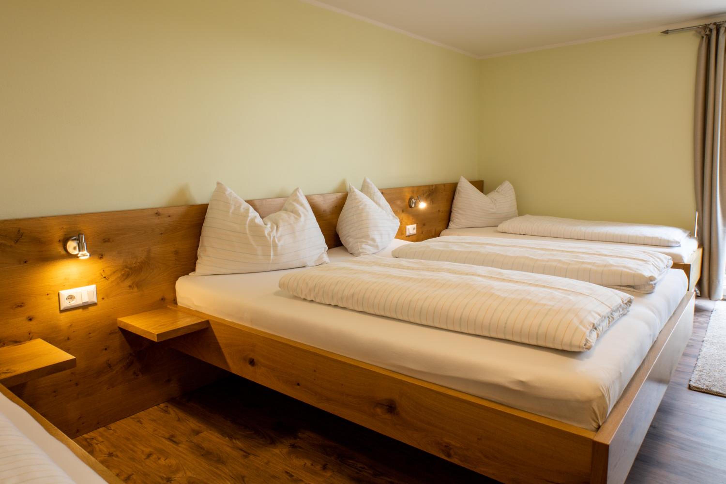 Quadruple Room - Photo 5