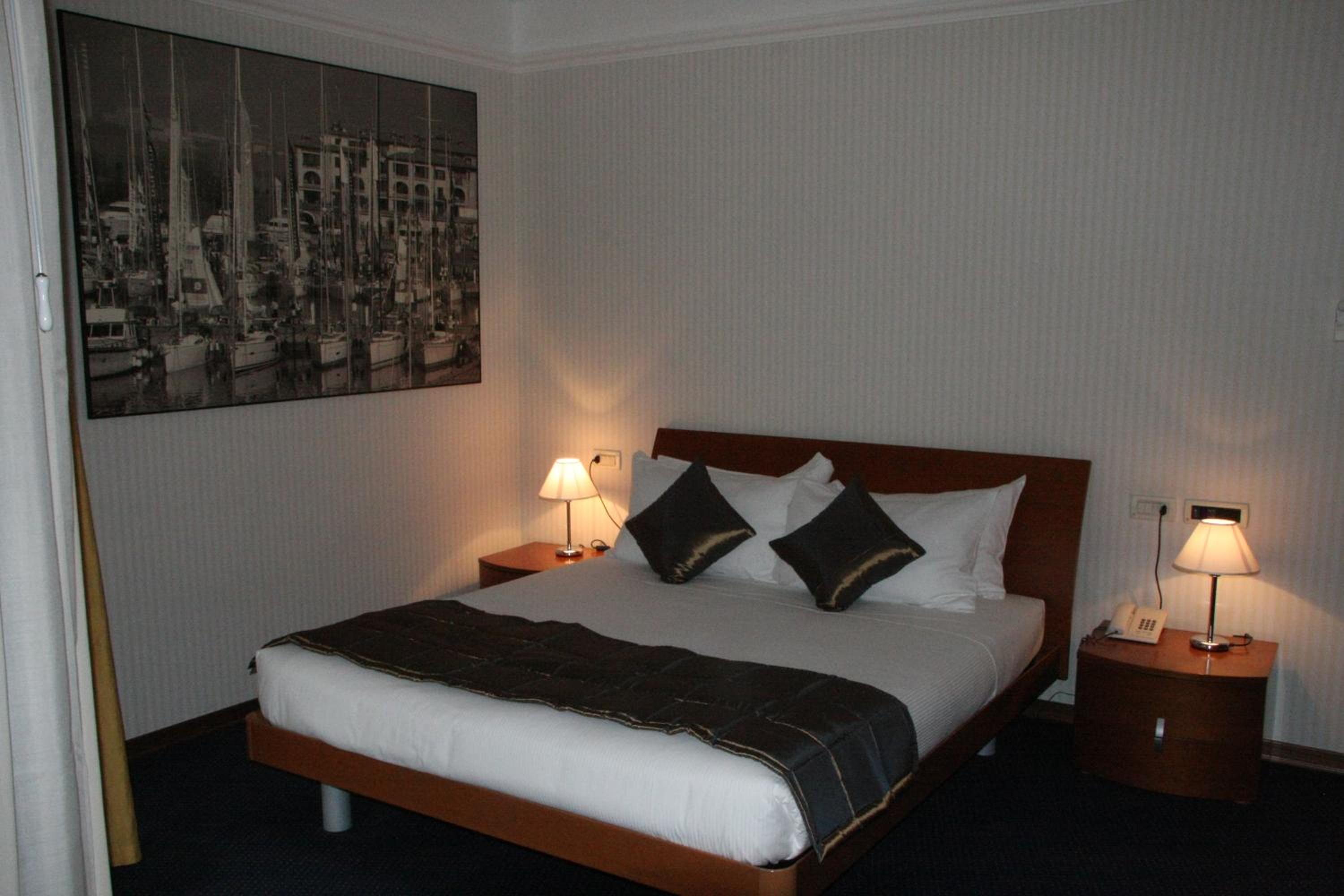 Double Room - Photo 9
