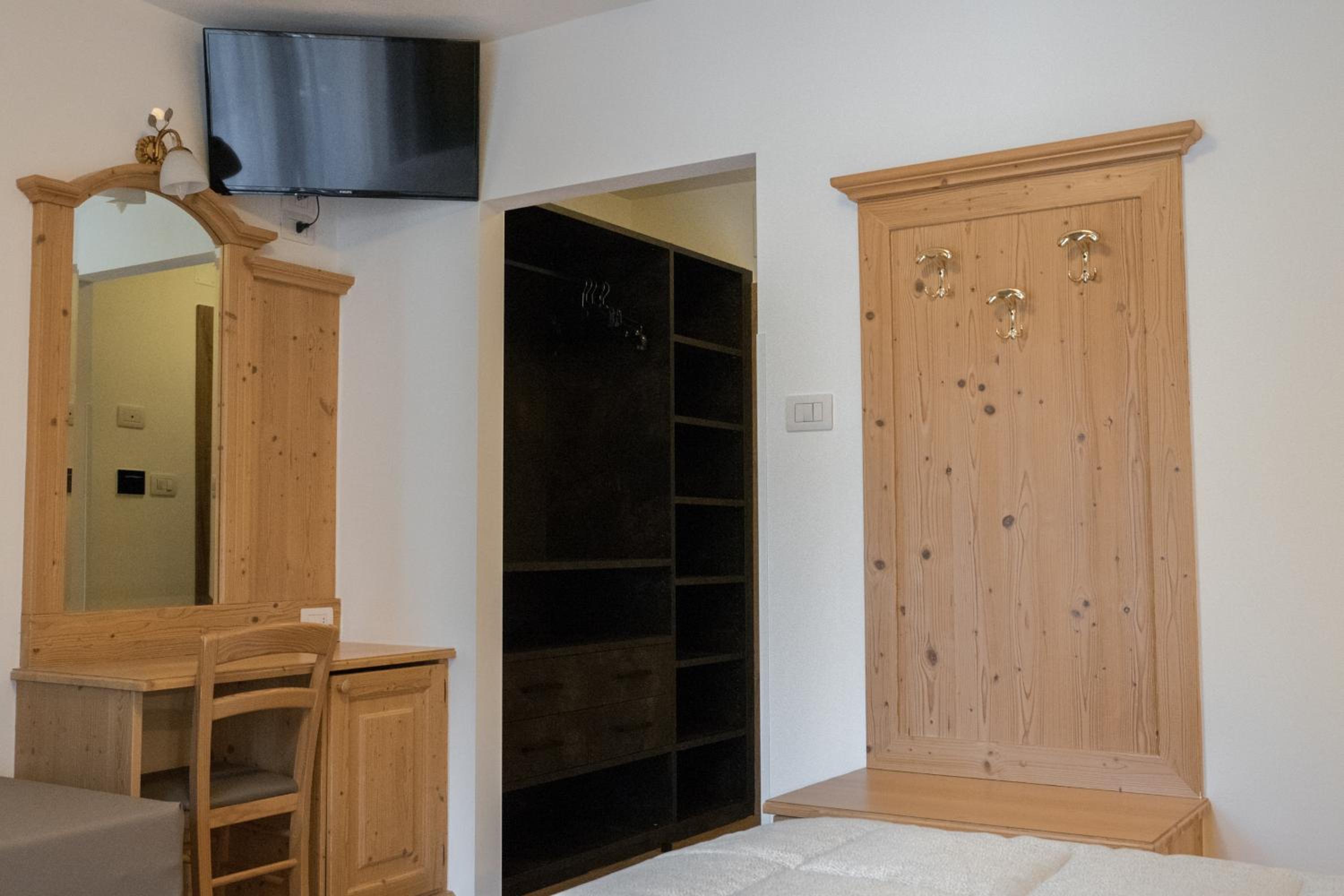 Standard Double or Twin Room photo 2