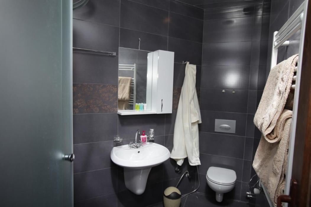 Studio Apartment - Photo 3