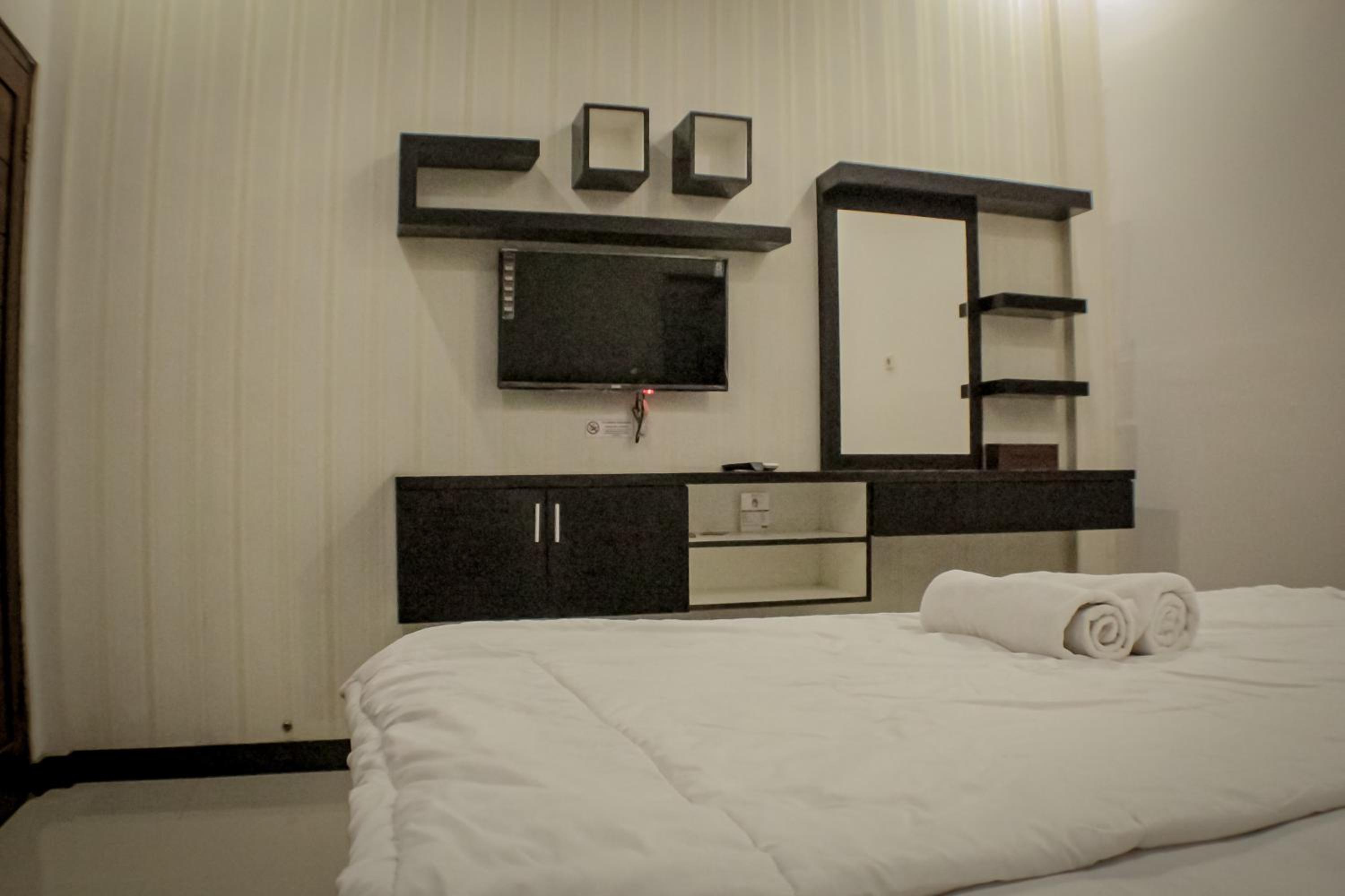 Deluxe King Room photo 2