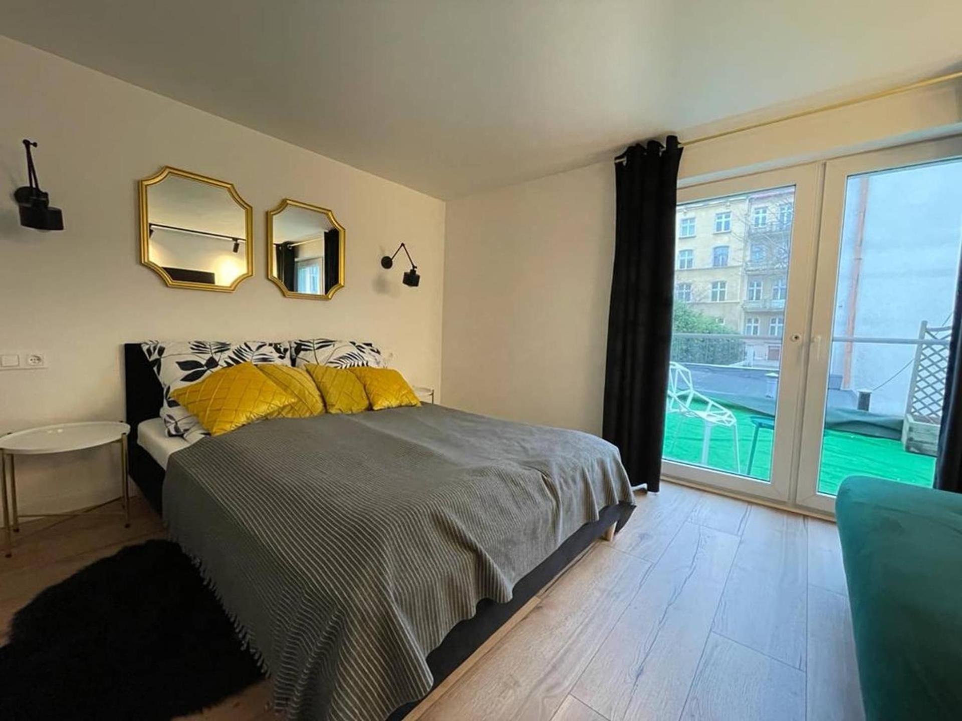 One-Bedroom Apartment - Photo 6