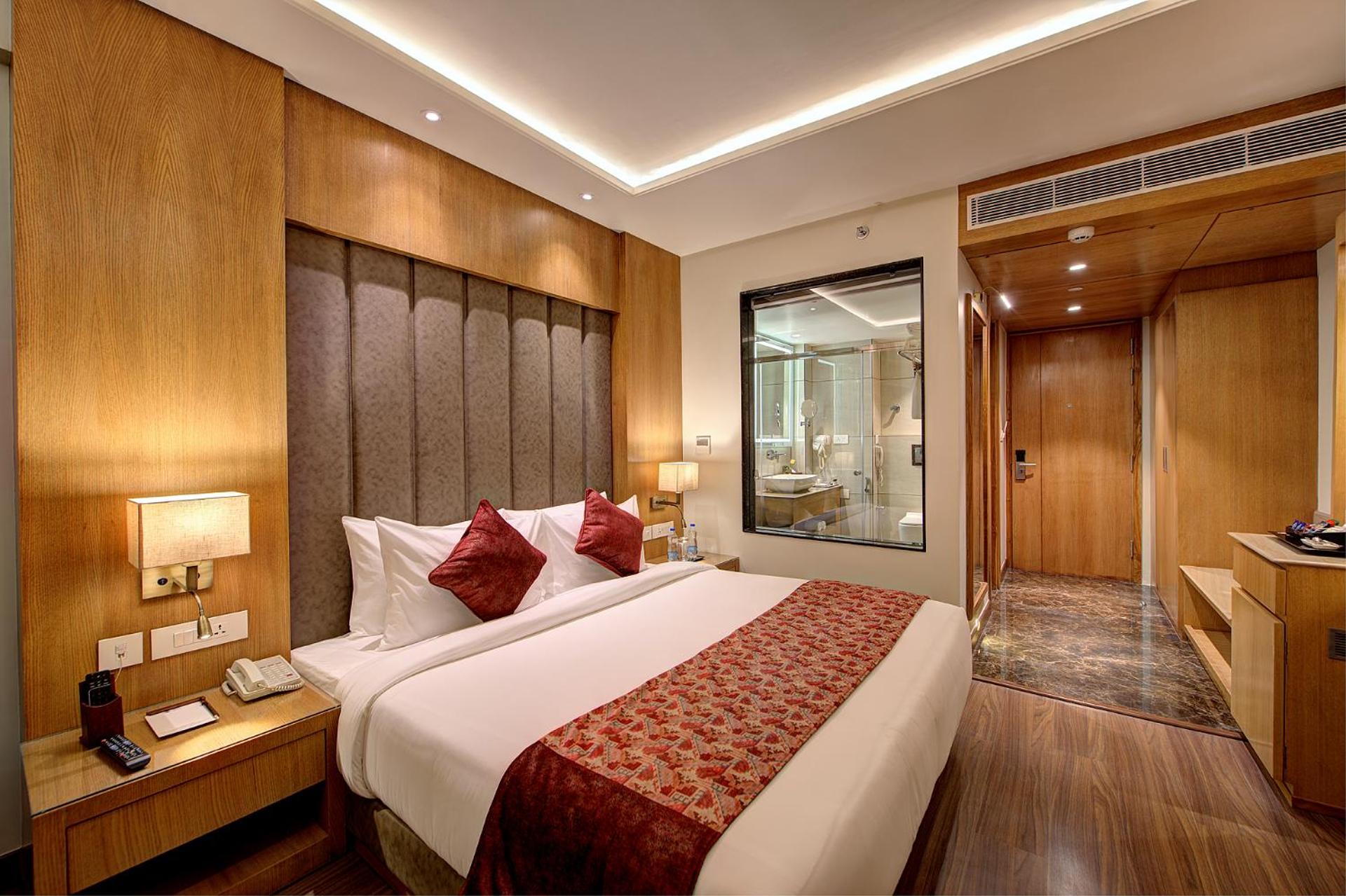 Deluxe King Room - Photo 1