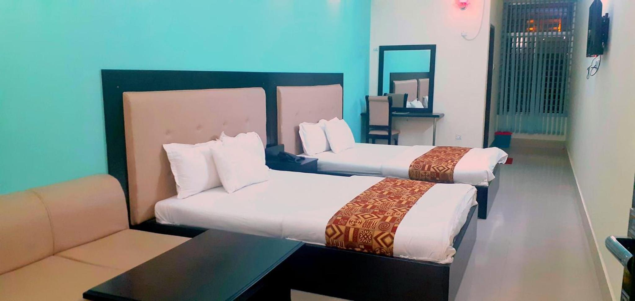 Deluxe Family Room