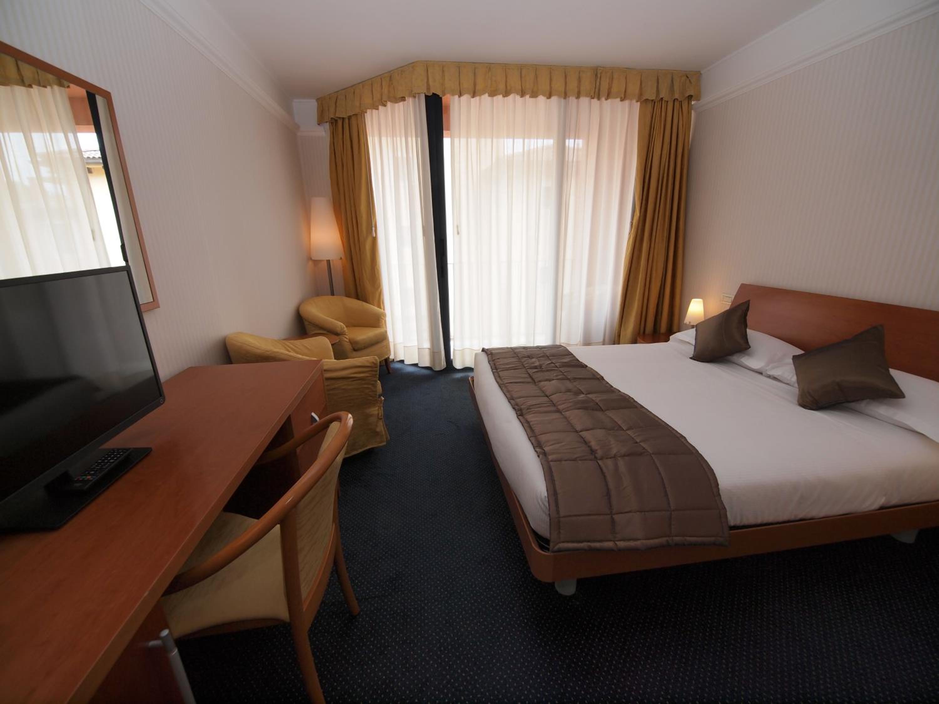 Double Room - Photo 8