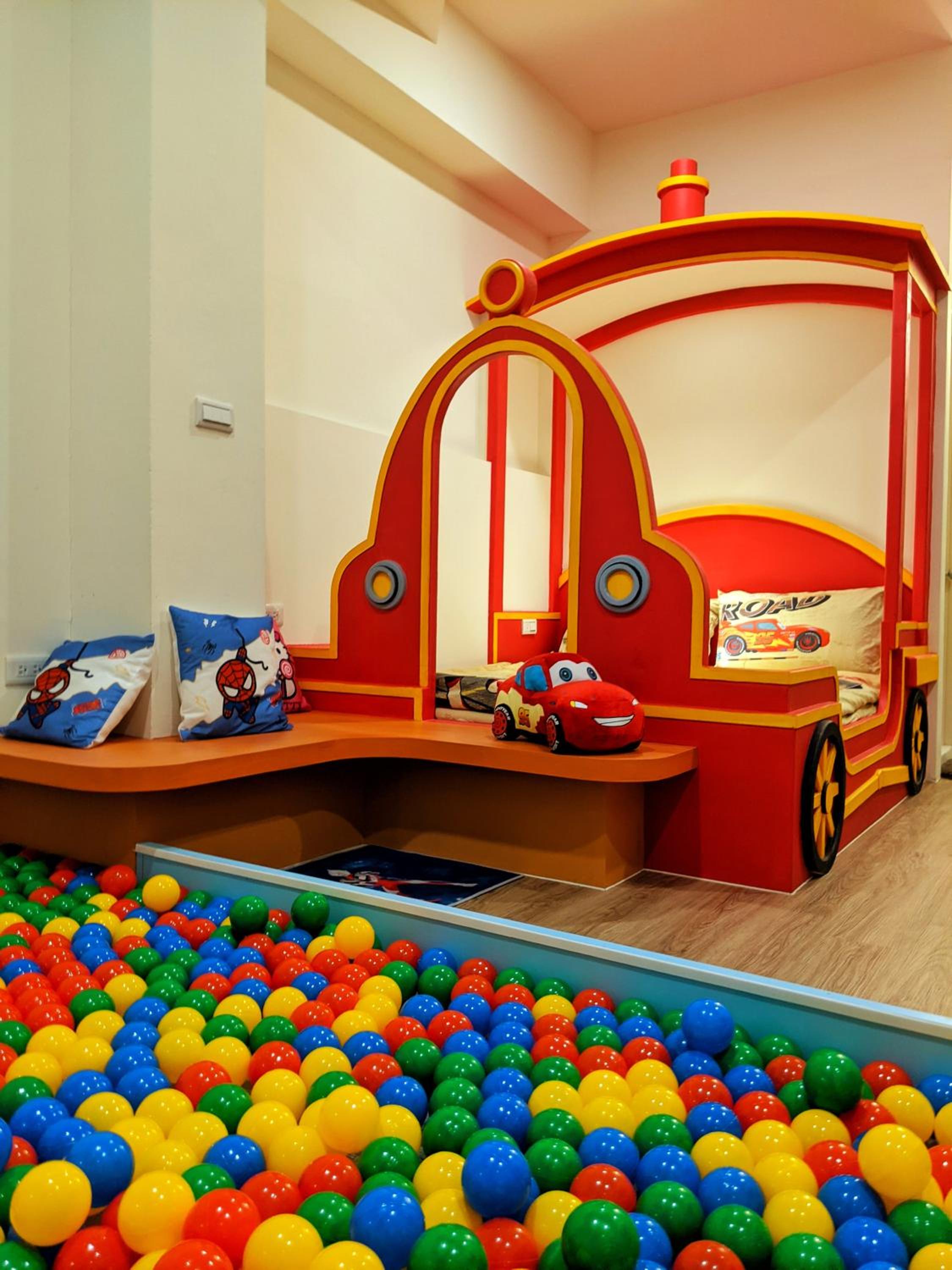 Family Room photo 2
