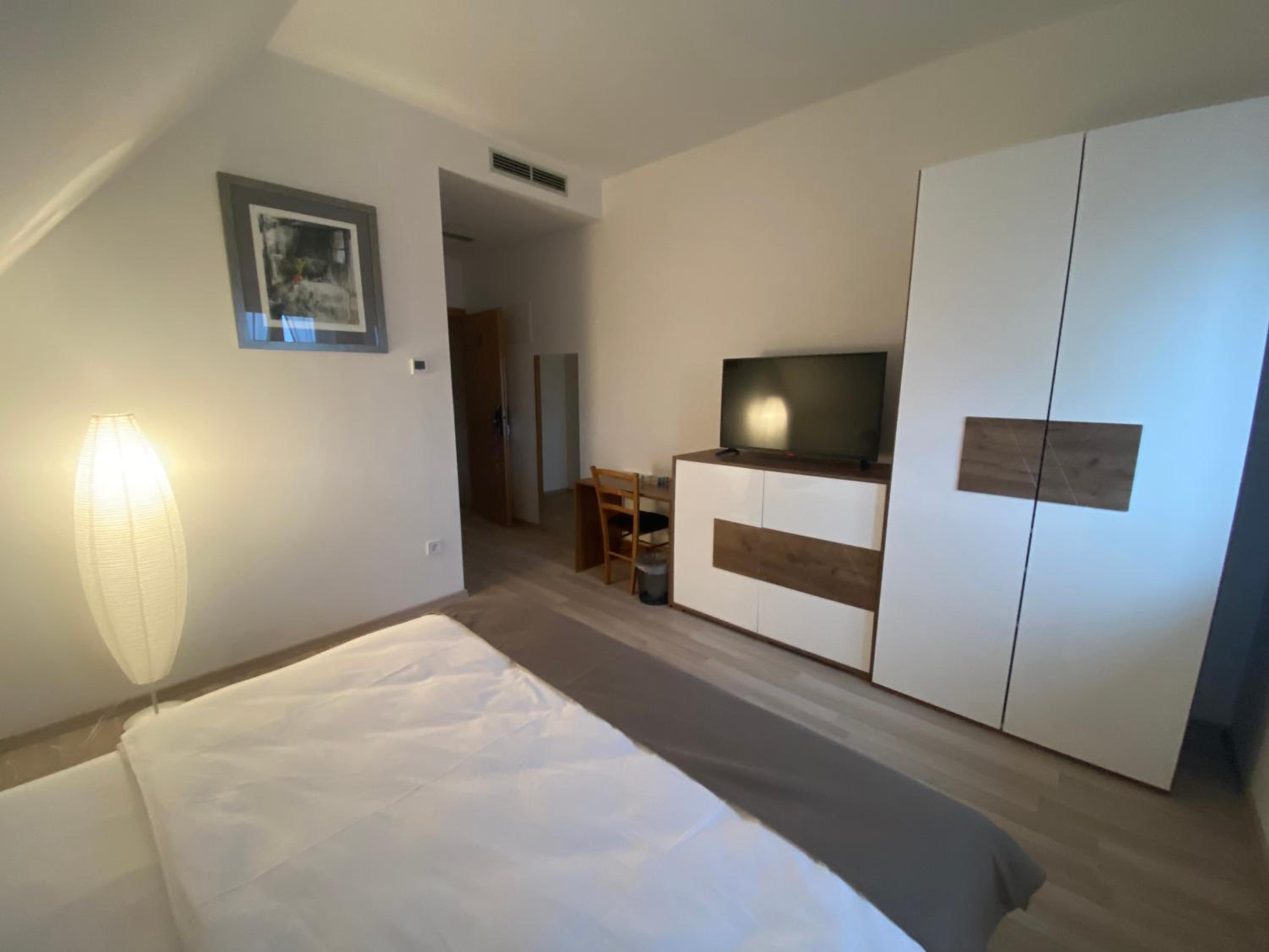 Deluxe Double Room - Photo 7