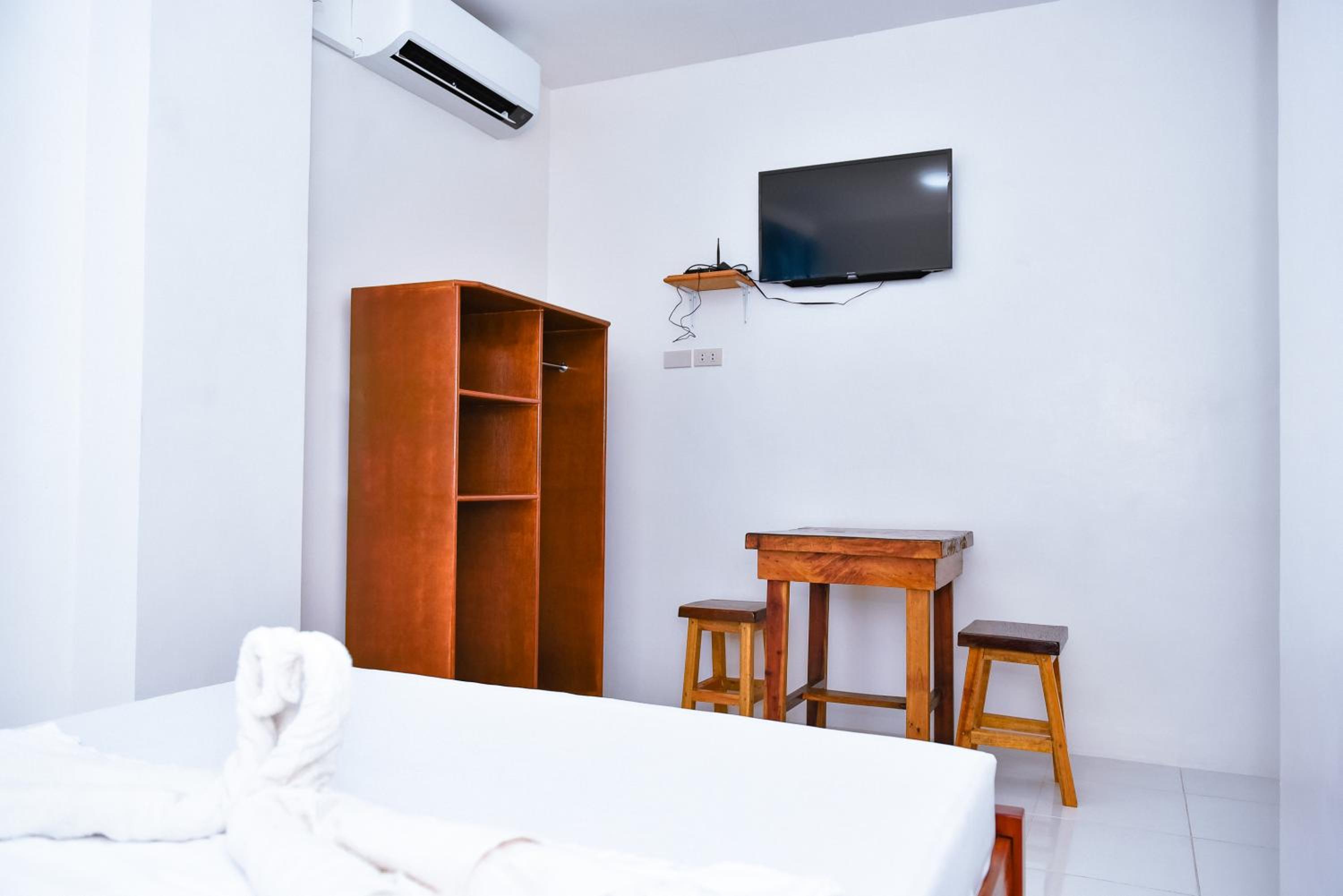 Standard Double Room - Photo 6