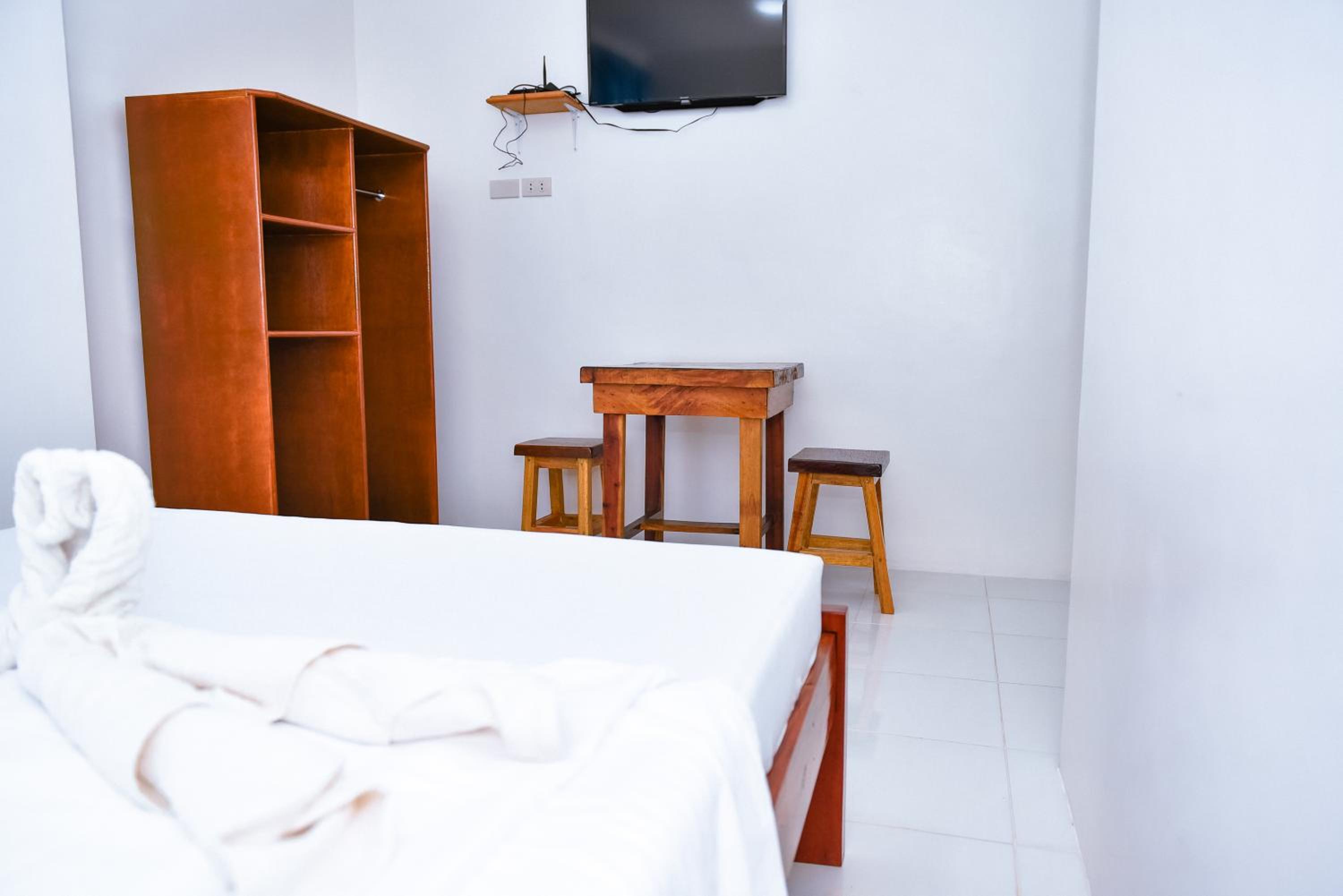 Standard Double Room - Photo 8