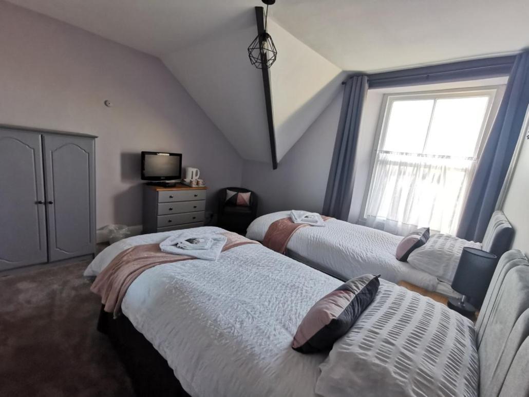 Standard Twin Room - Photo 2
