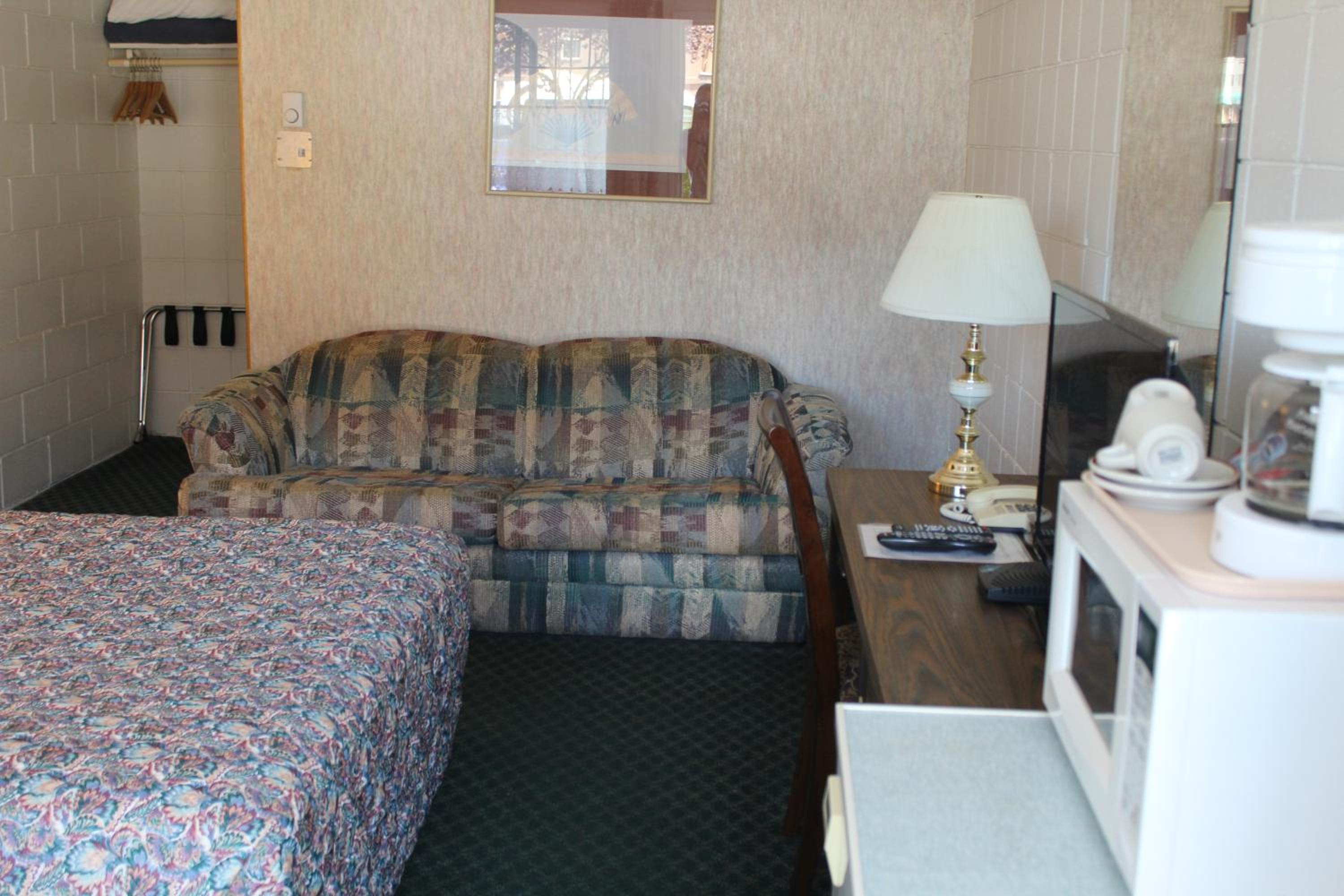 Queen Room photo 1
