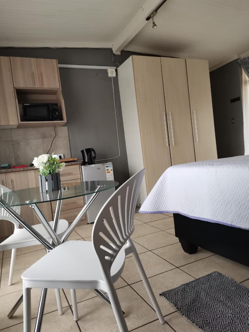 Economy Double Room - Photo 5