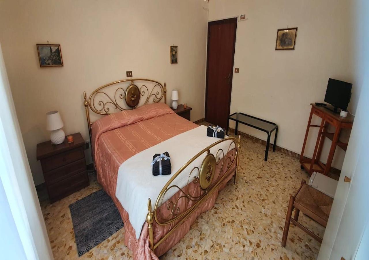 Double Room - Photo 8