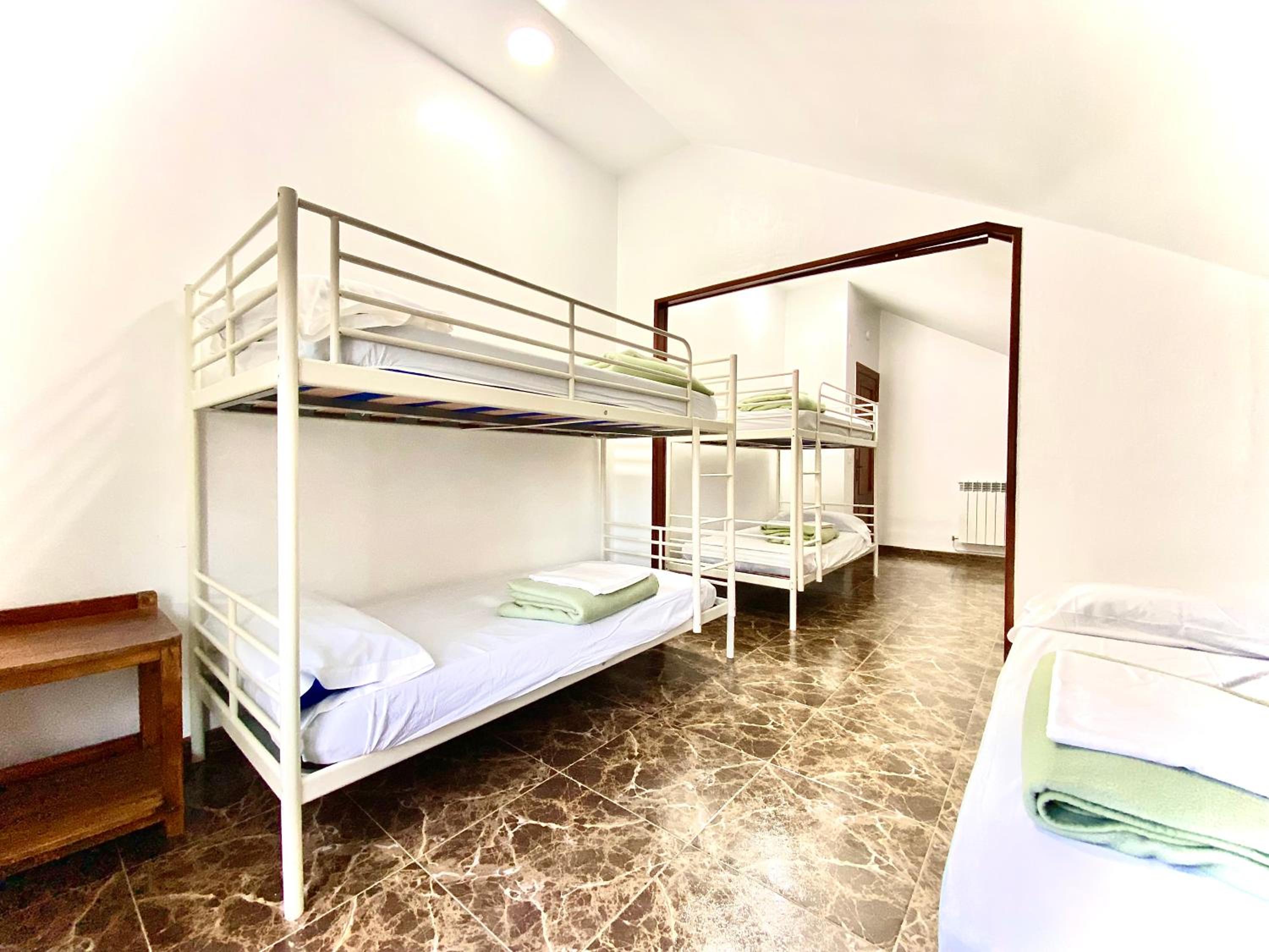 Habitación familiar con baño compartido