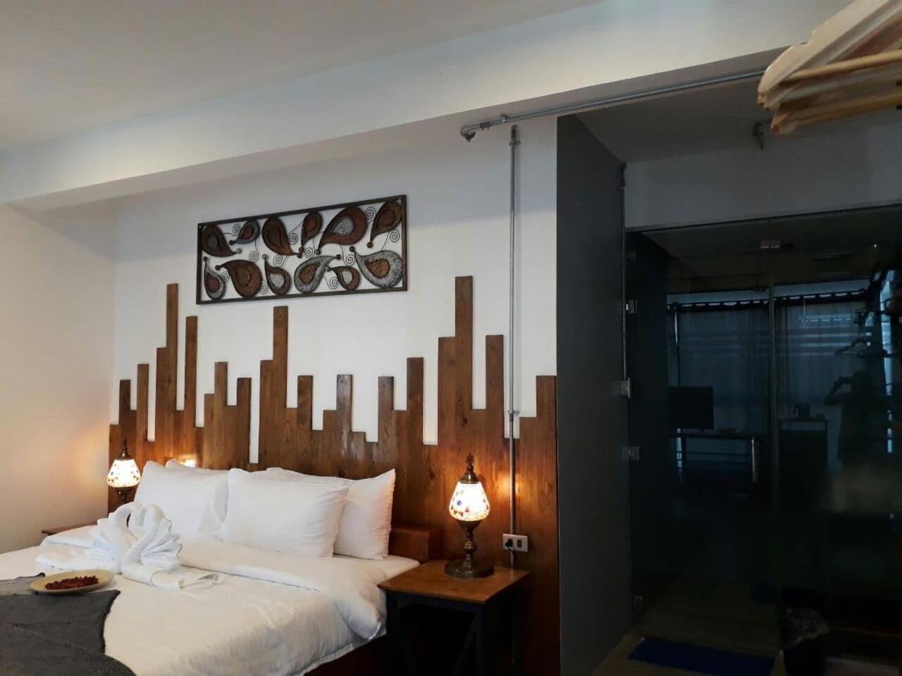 Deluxe King Suite - Photo 26