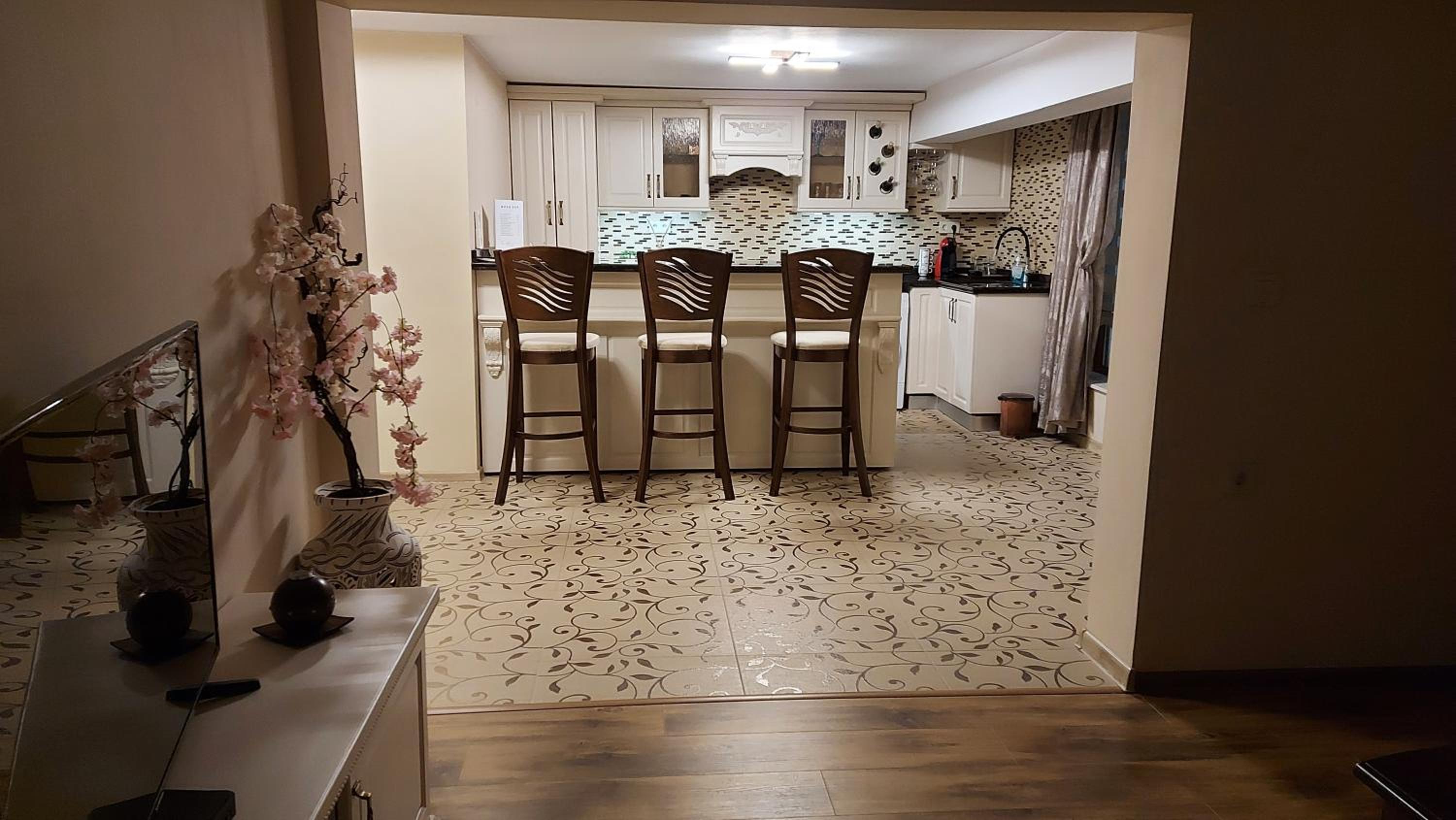 One-Bedroom Apartment - Photo 2