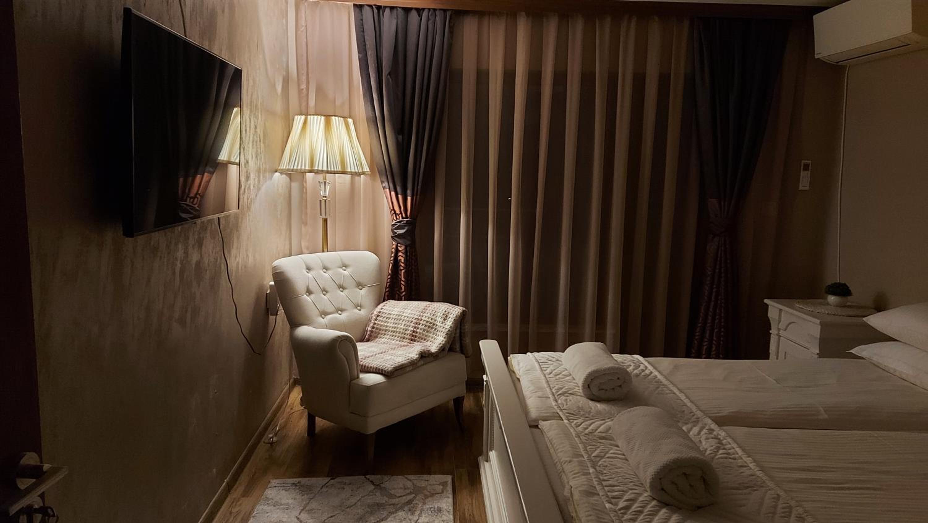 One-Bedroom Apartment - Photo 3